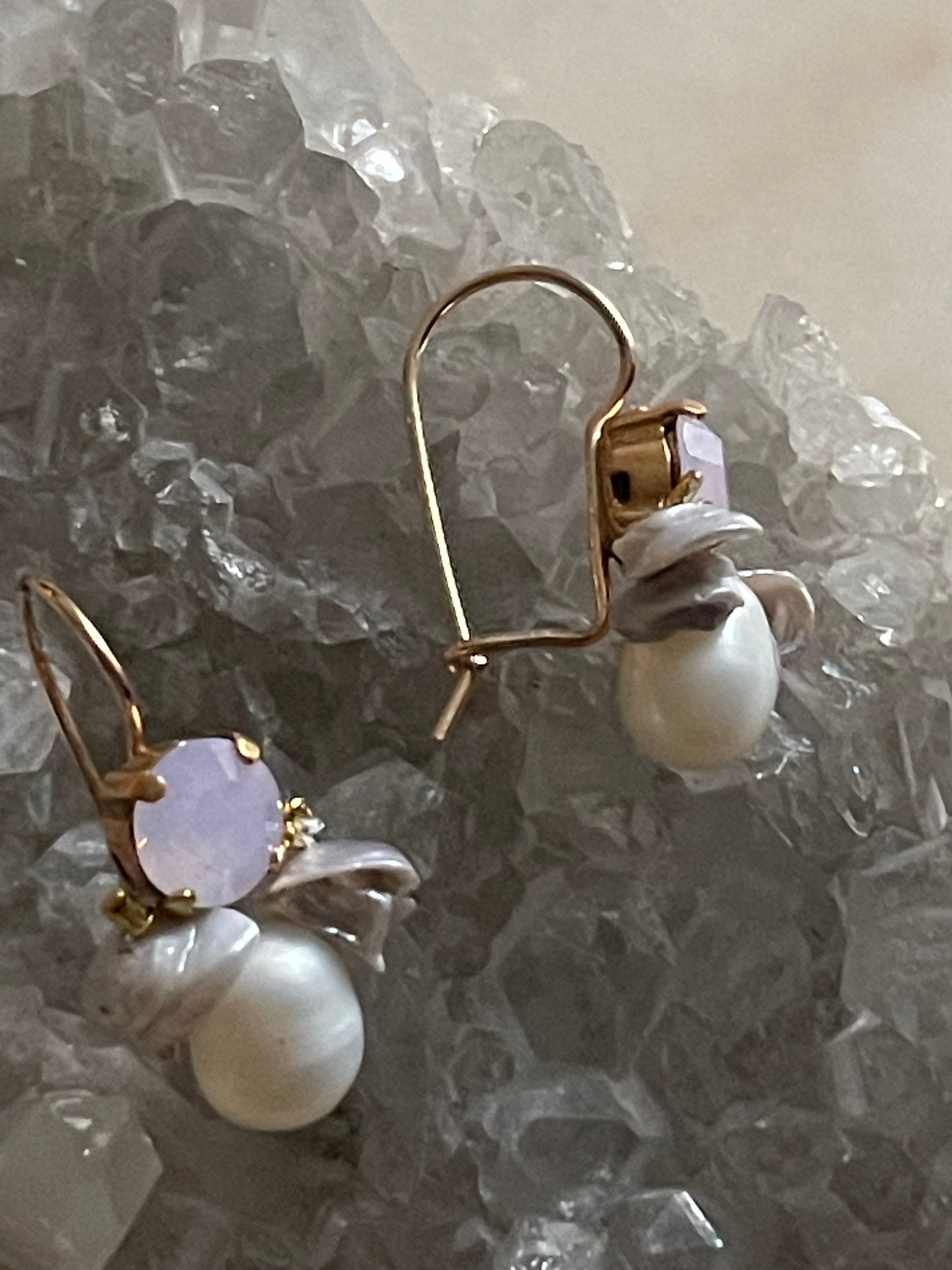 Gemstone Bee Earring Pearl