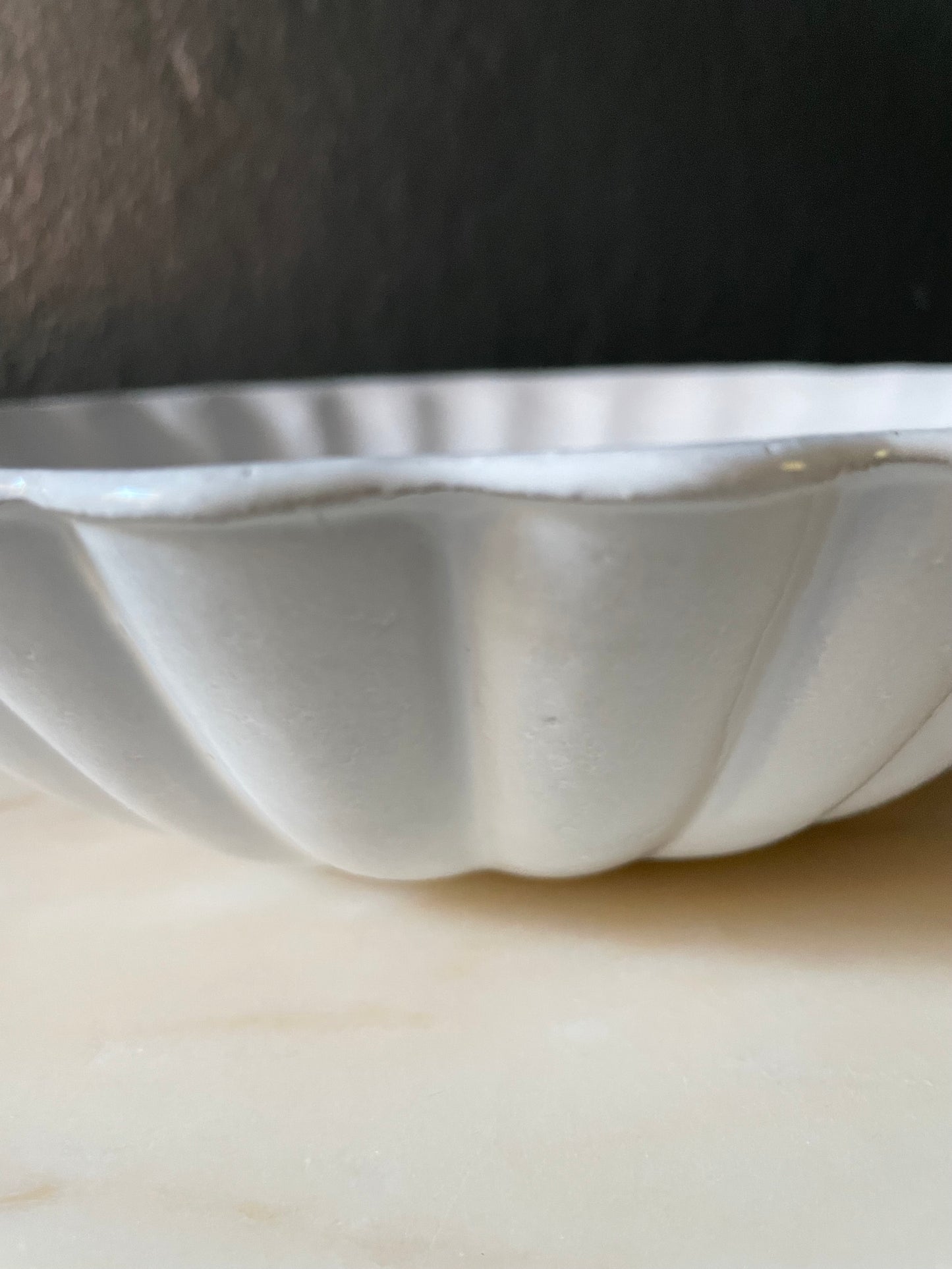Round Peggy salad bowl