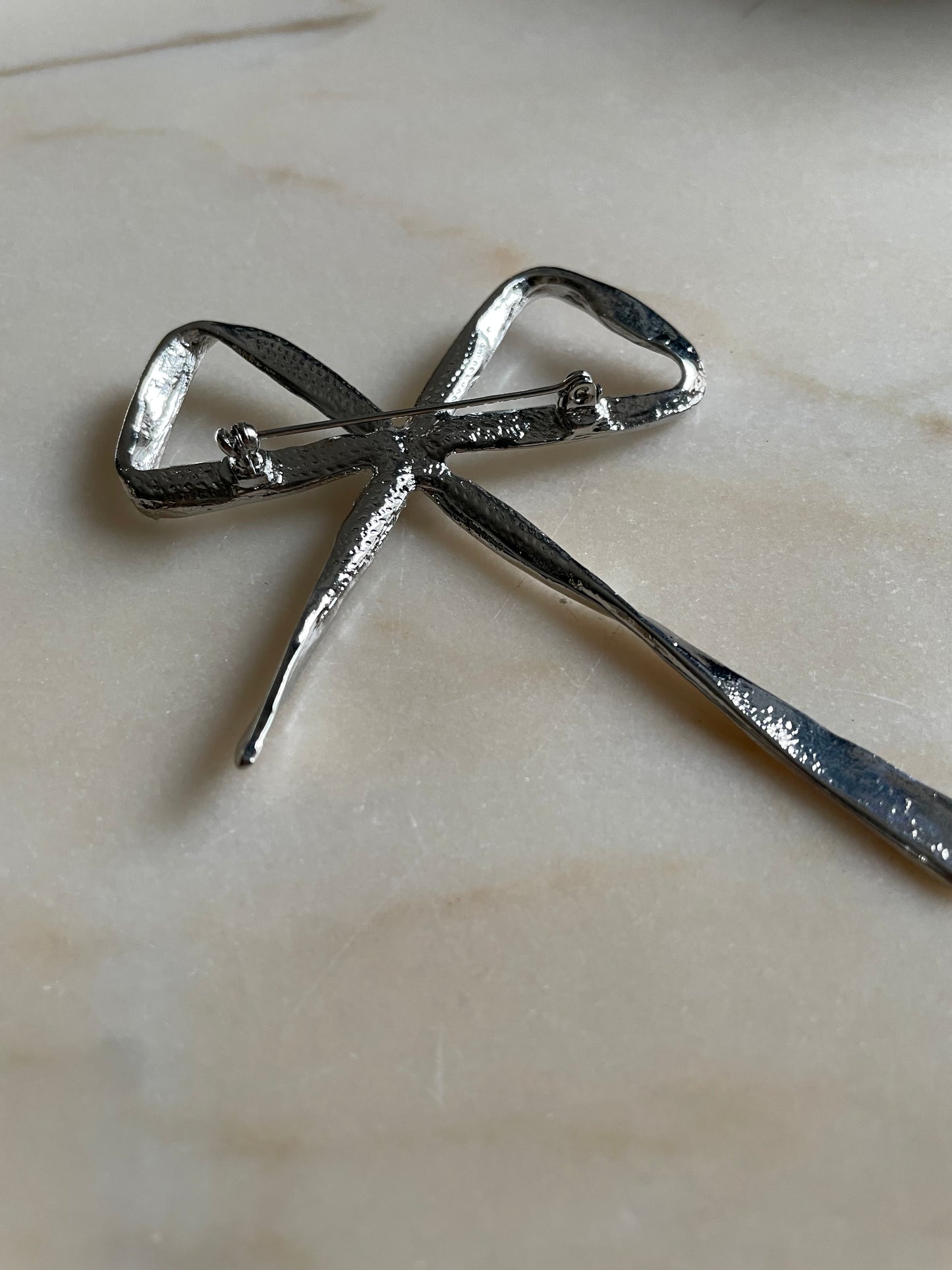 Ribbon Bow Brooch silver