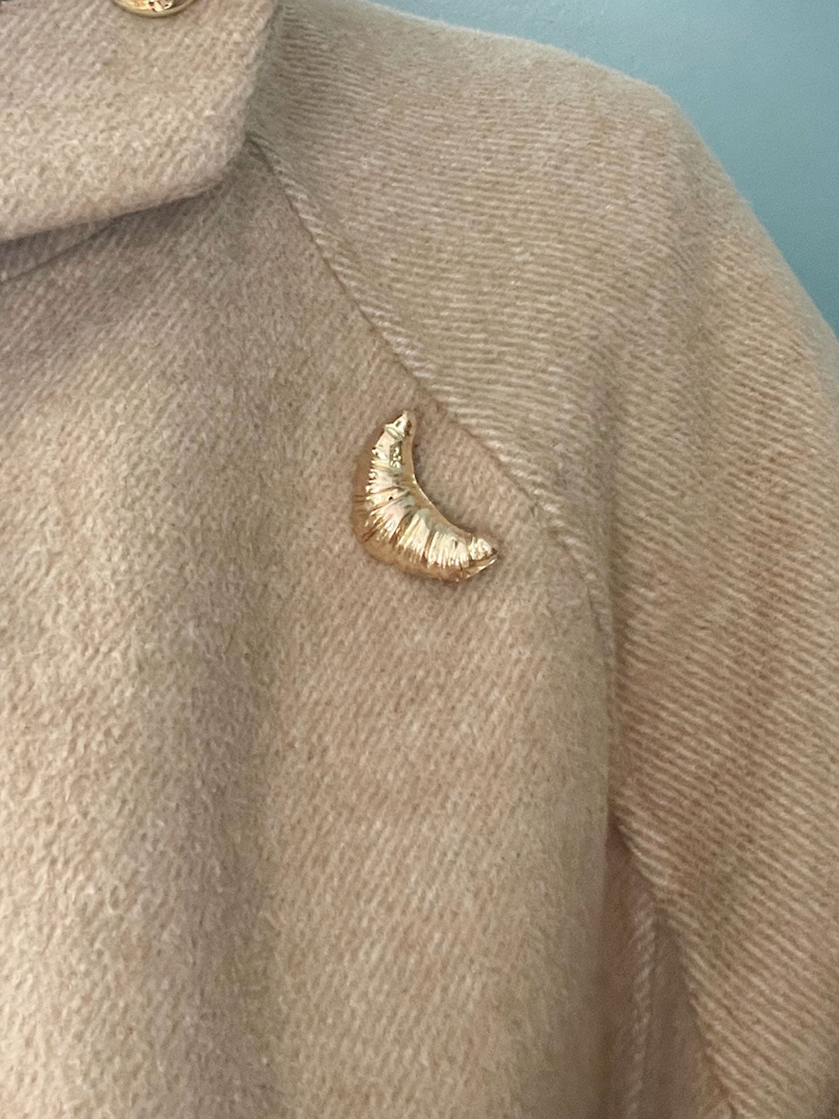 Croissant brooch gold