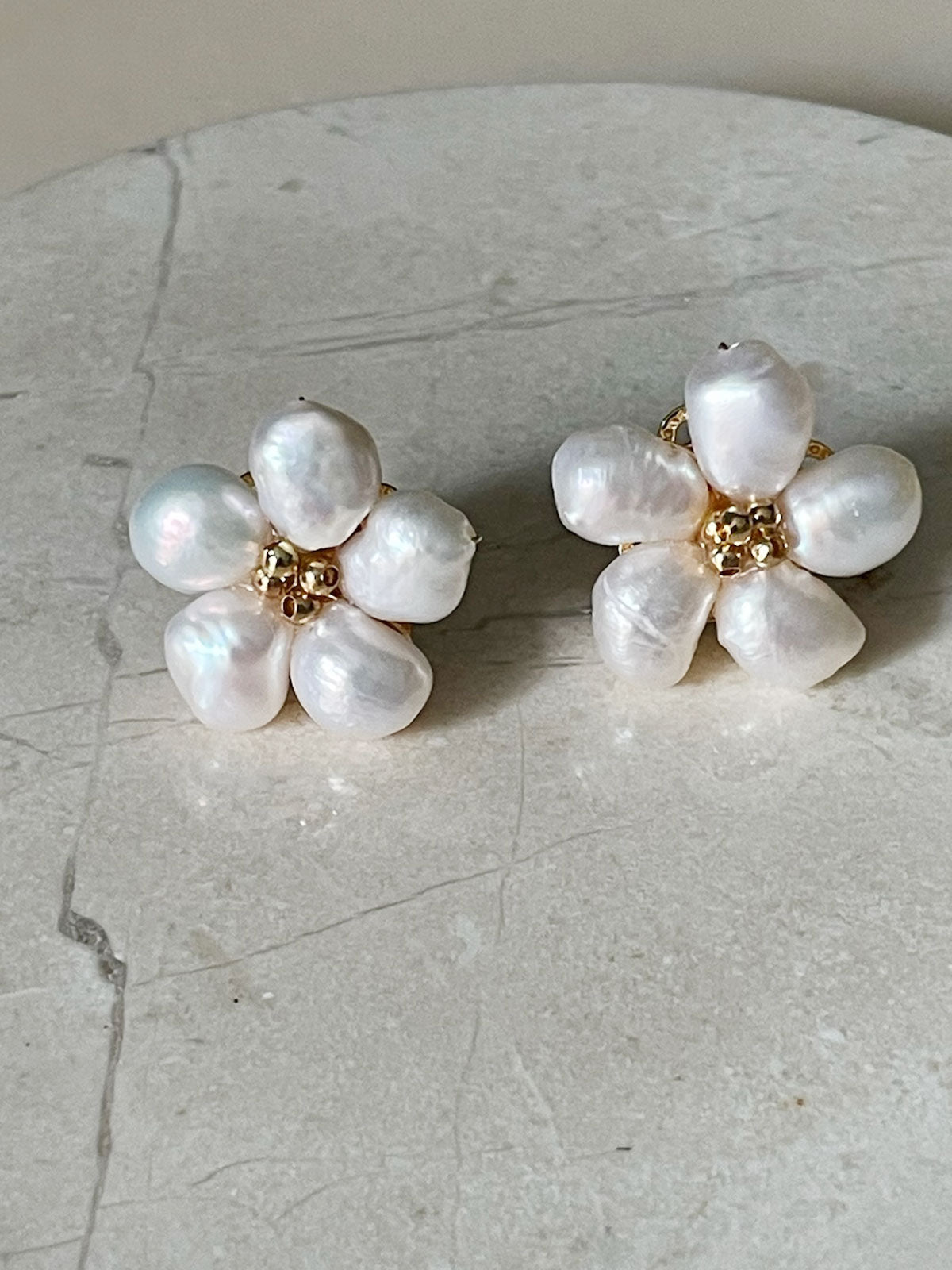 Daisy pearl earring