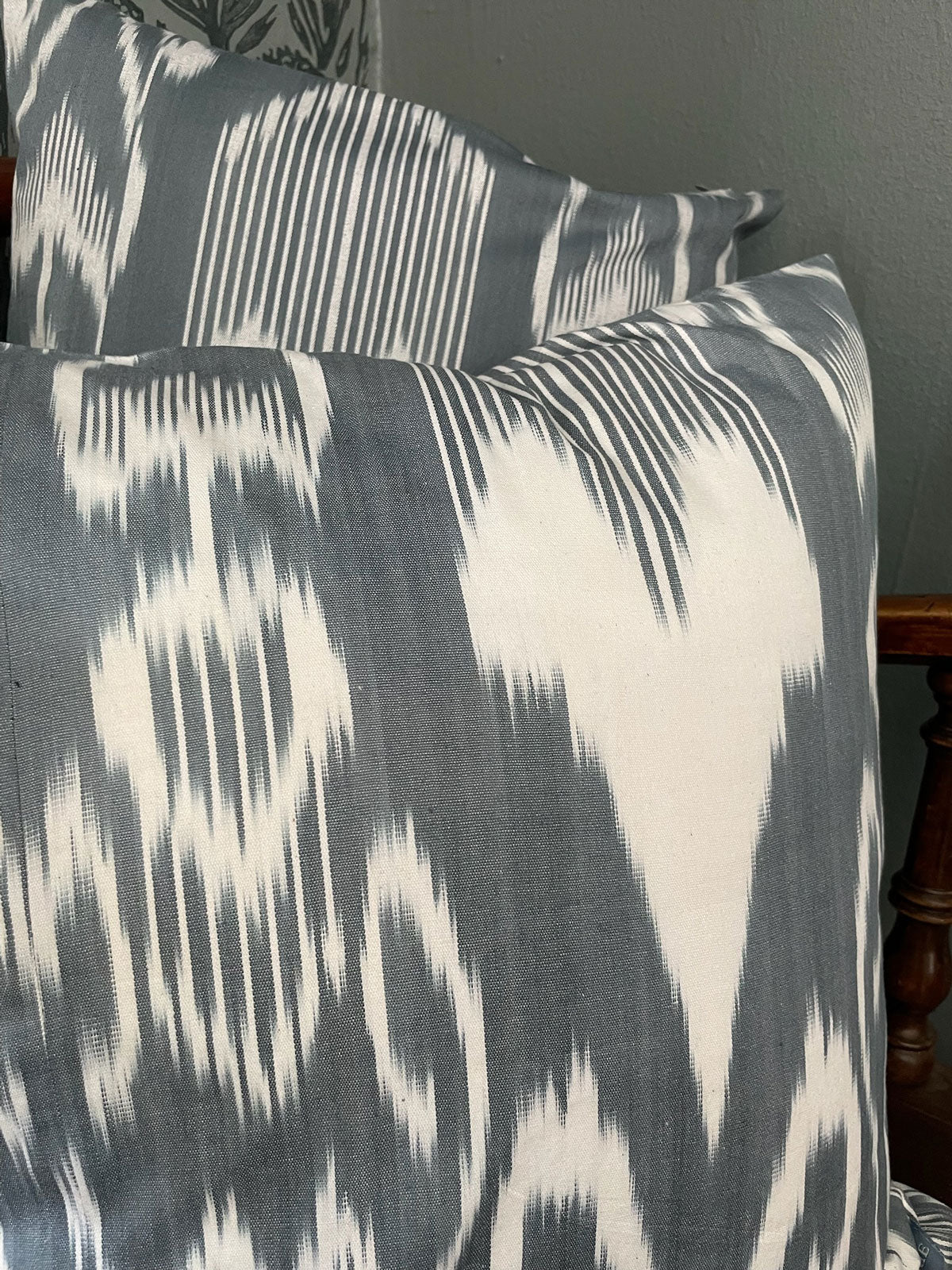 Ikat cushion cover gray & white 50 x 50 cm