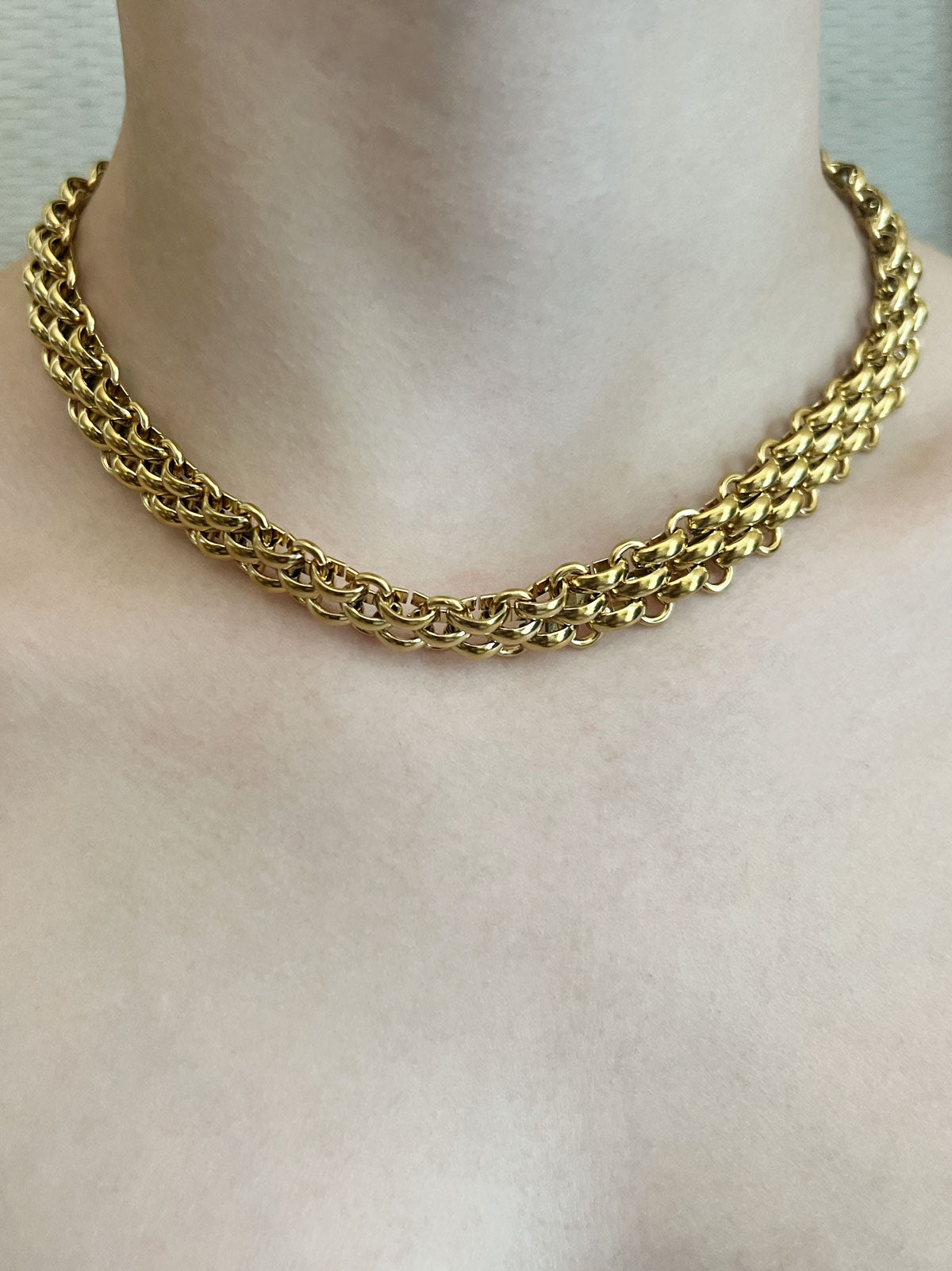 Strata necklace gold