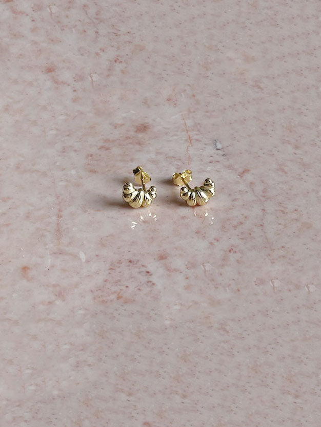 Croissant Studs gold