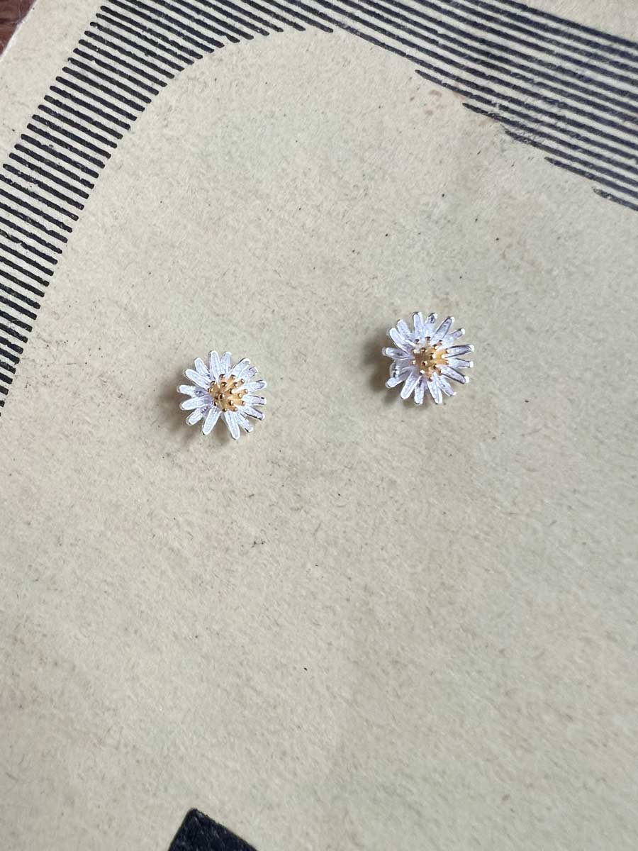 Daisy earring stud