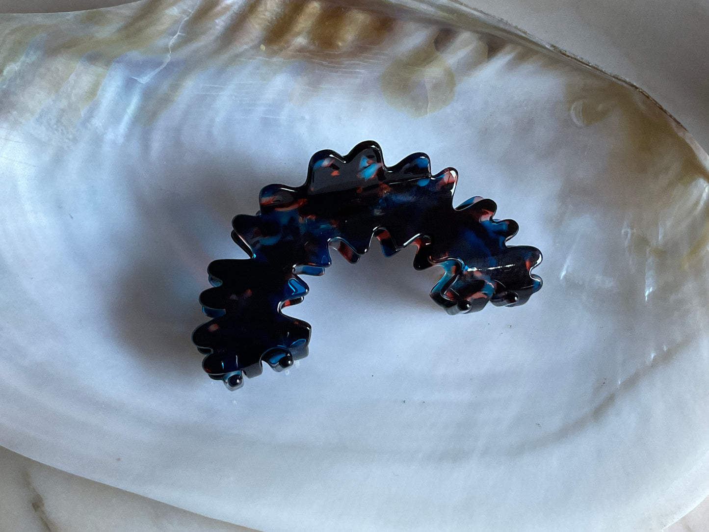 Della hair claw blue/brown