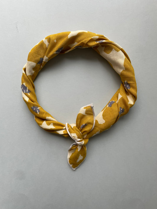 Scarf yellow