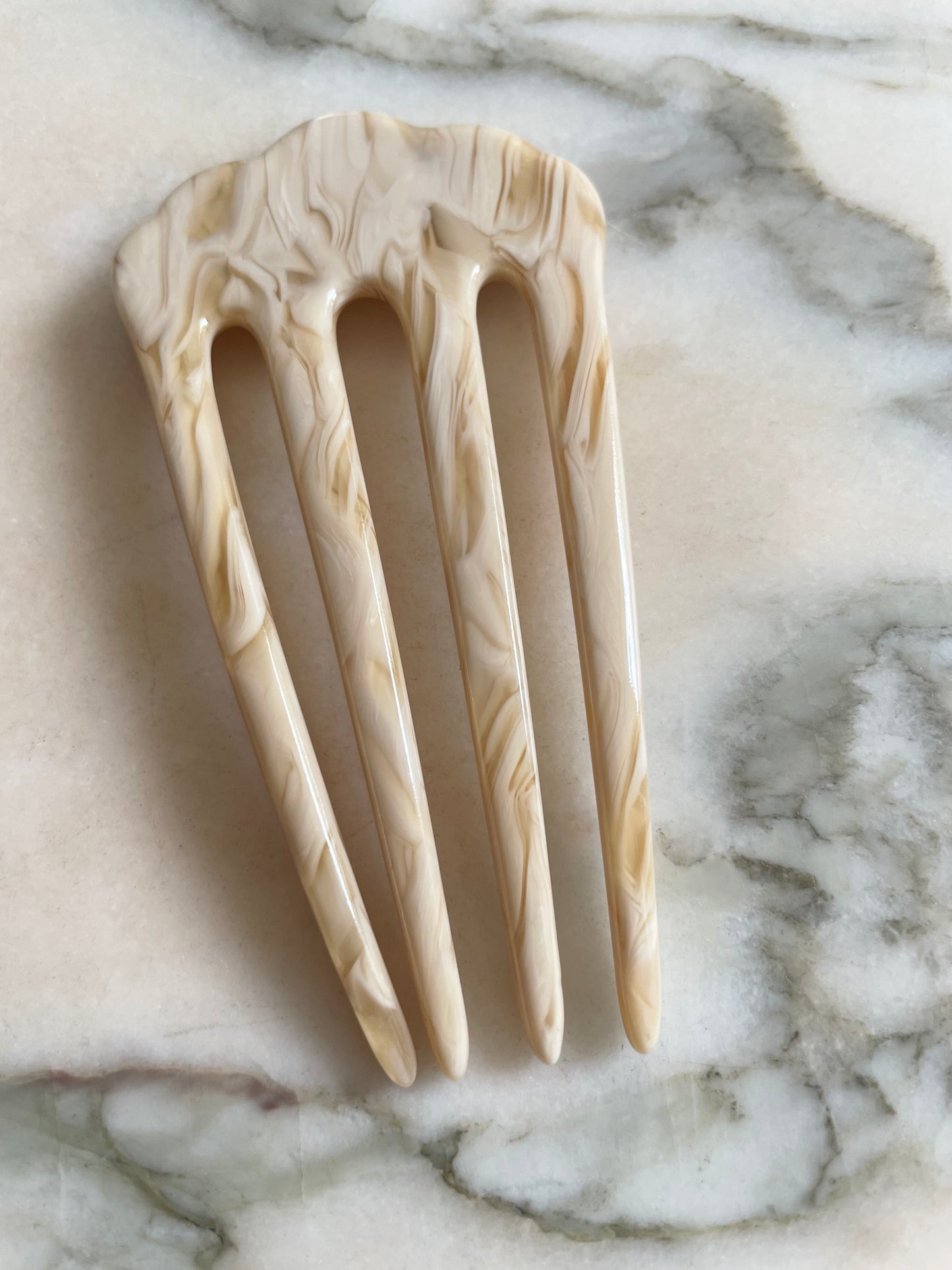 Emelie hair comb Cream