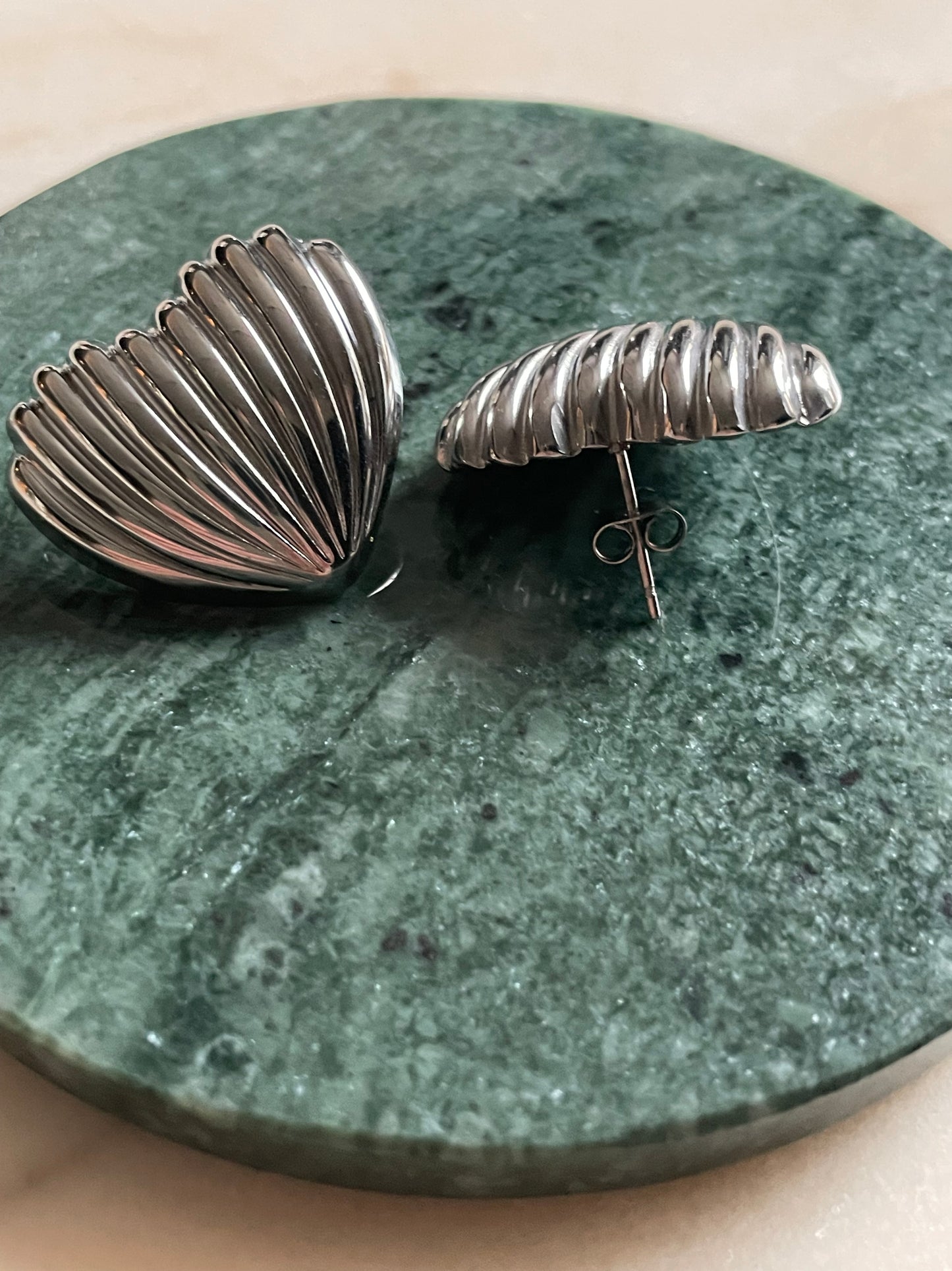 Bold Heart earring silver