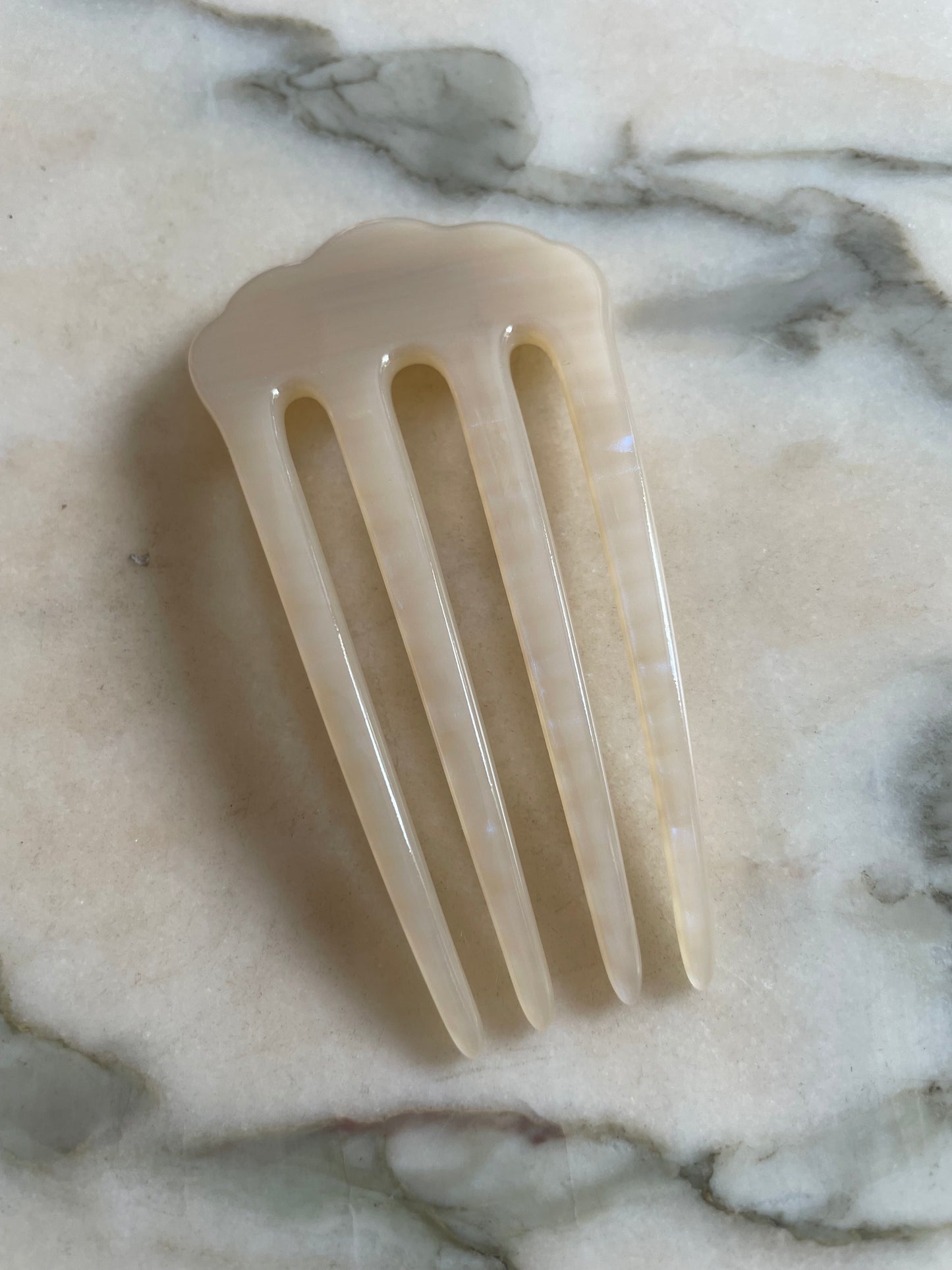 Emelie hair comb Pearly