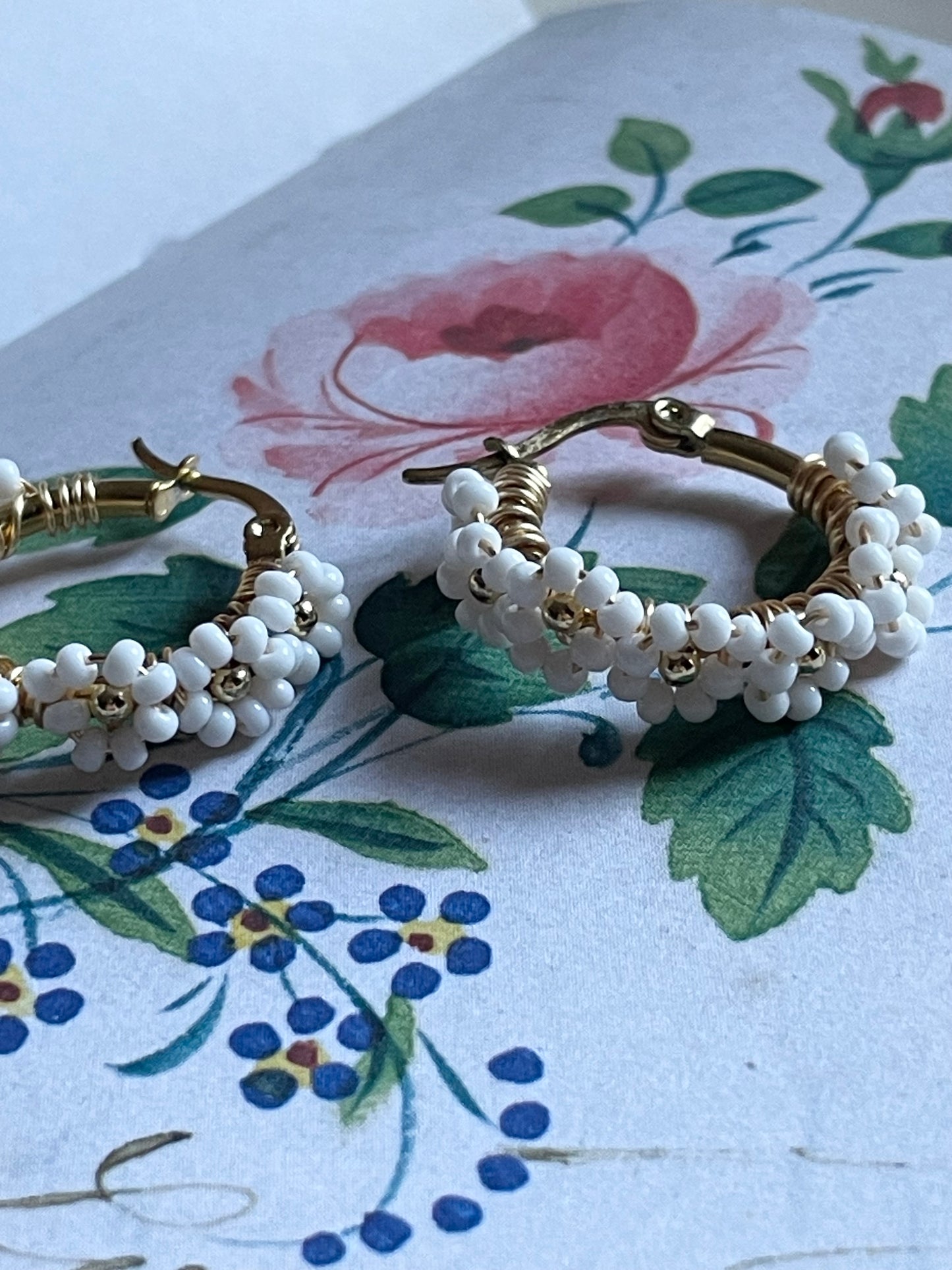 Floralia ear hoop white