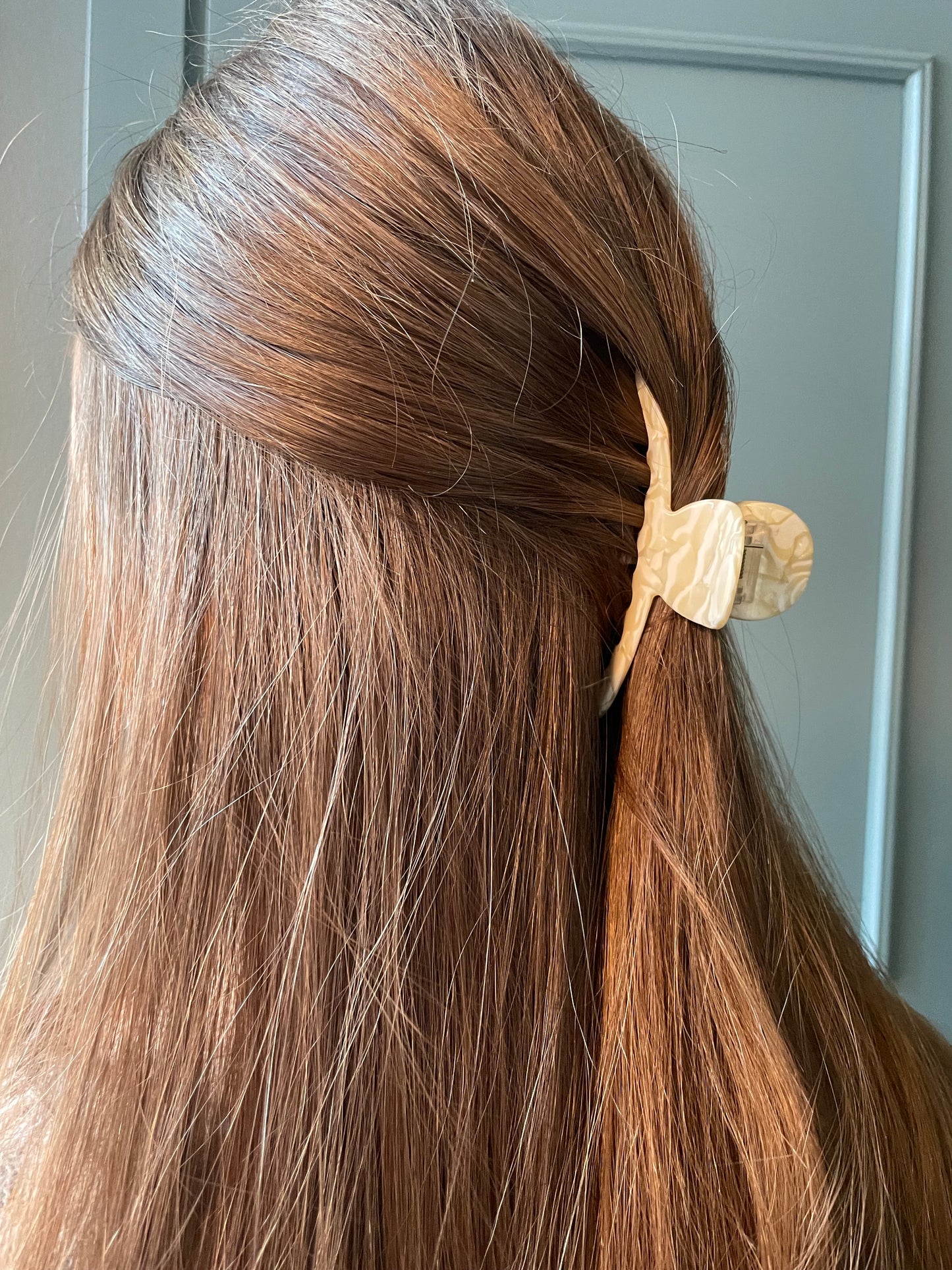 Mona Hair Claw cream