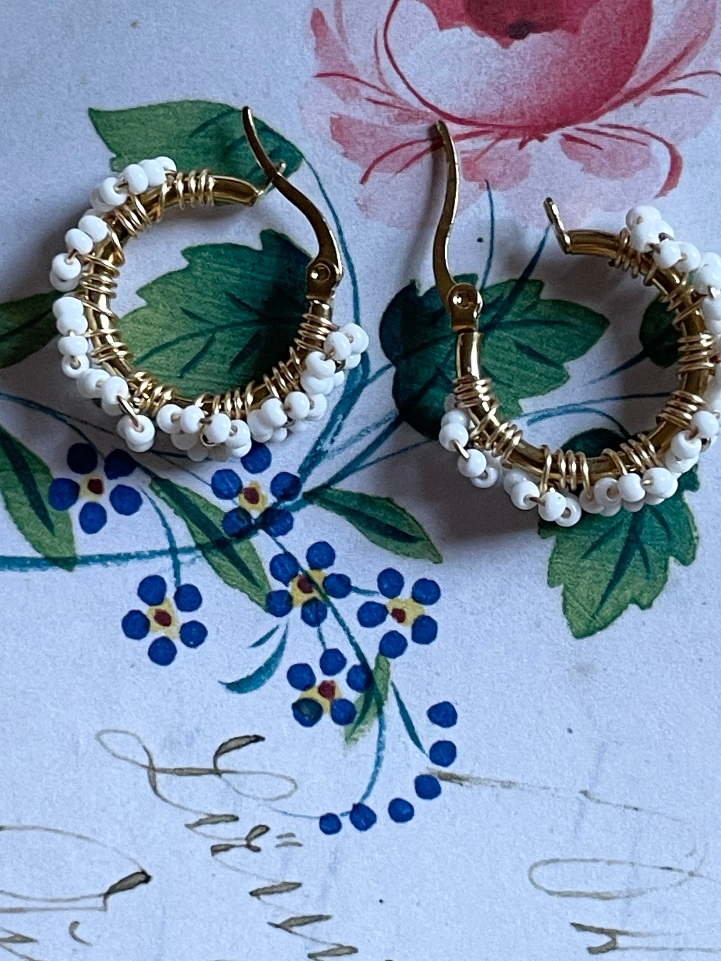 Floralia ear hoop white