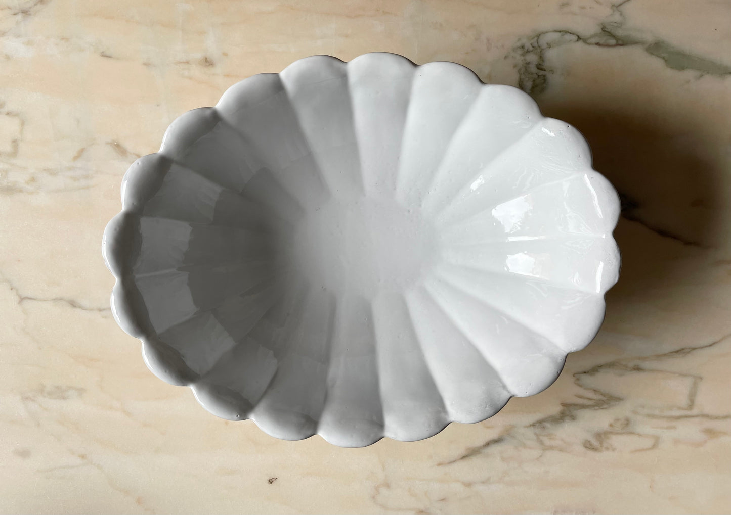 Marguerite large platter on low stand