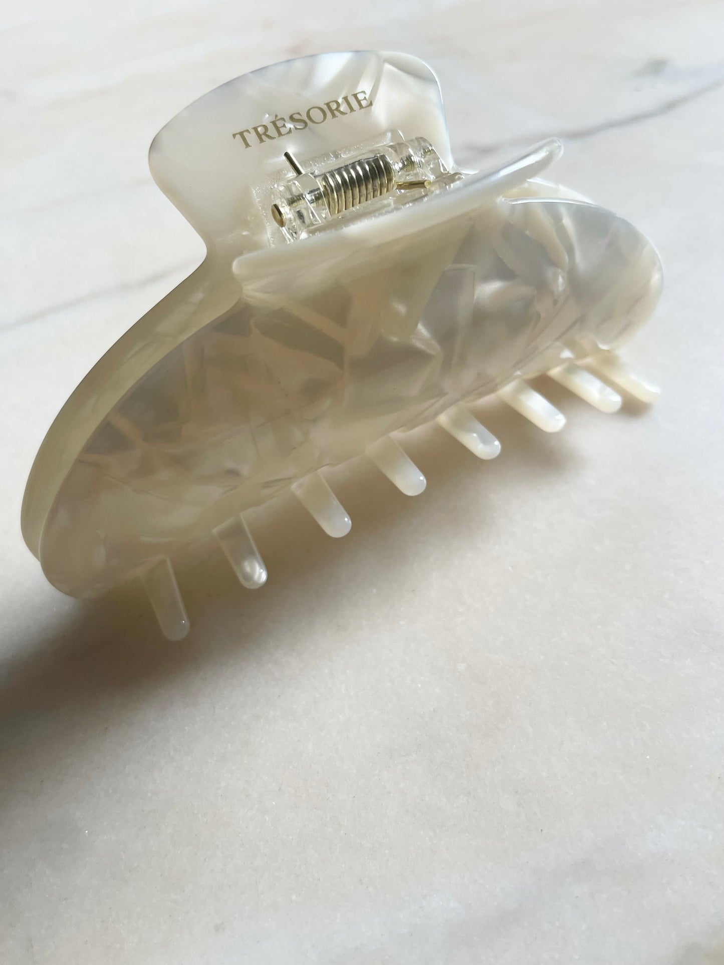 Chloe hair claw Pearly