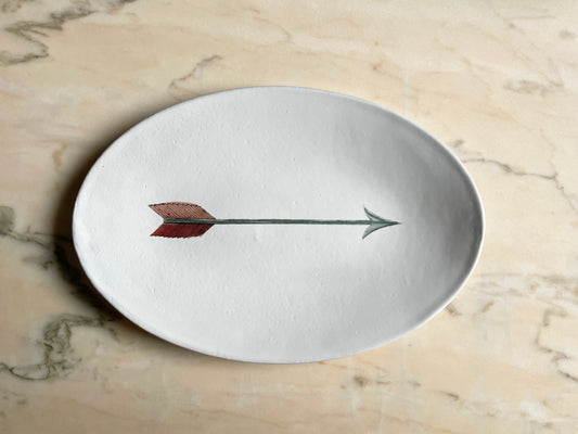 Oval arrow platter