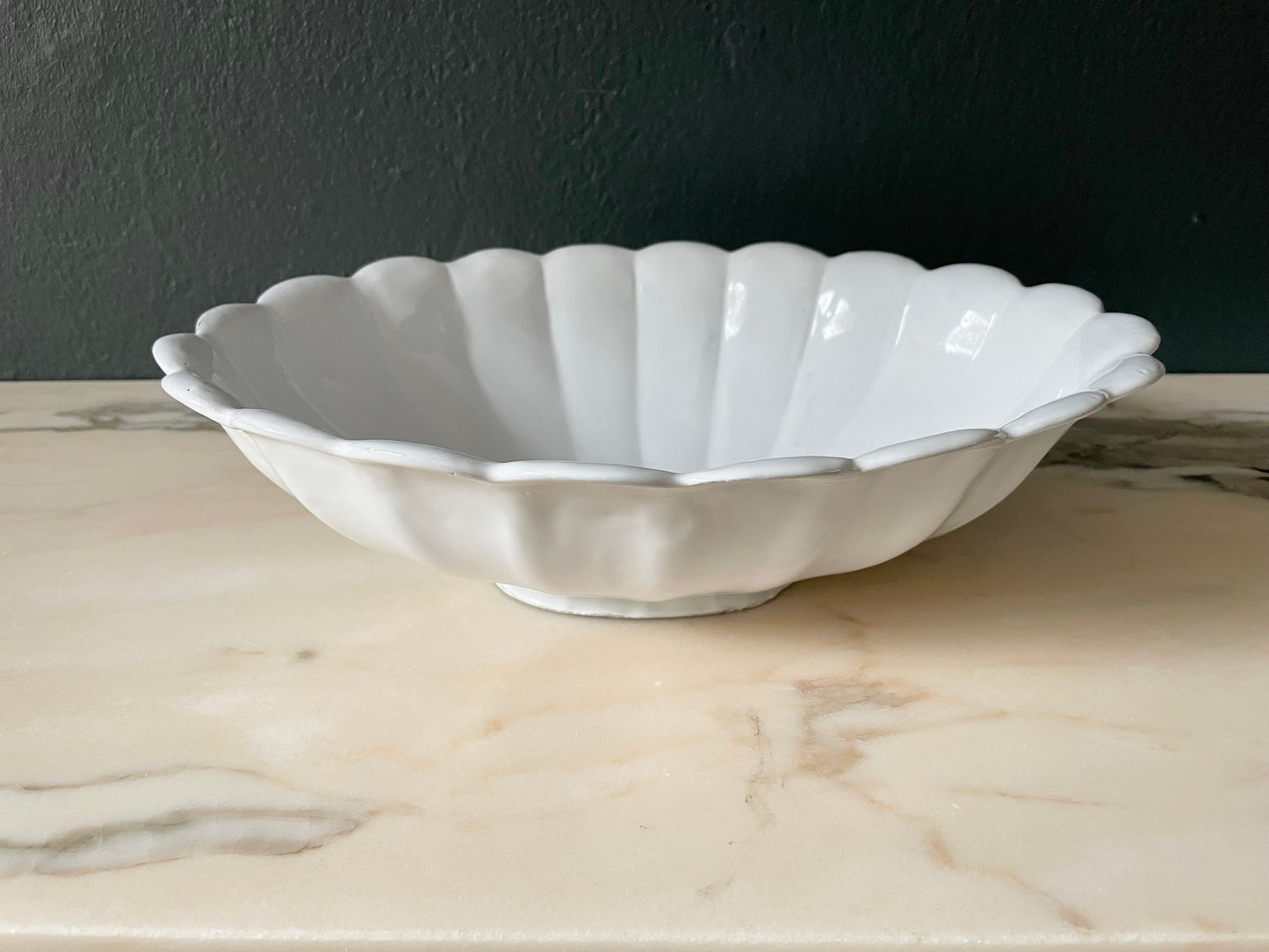 Marguerite large platter on low stand