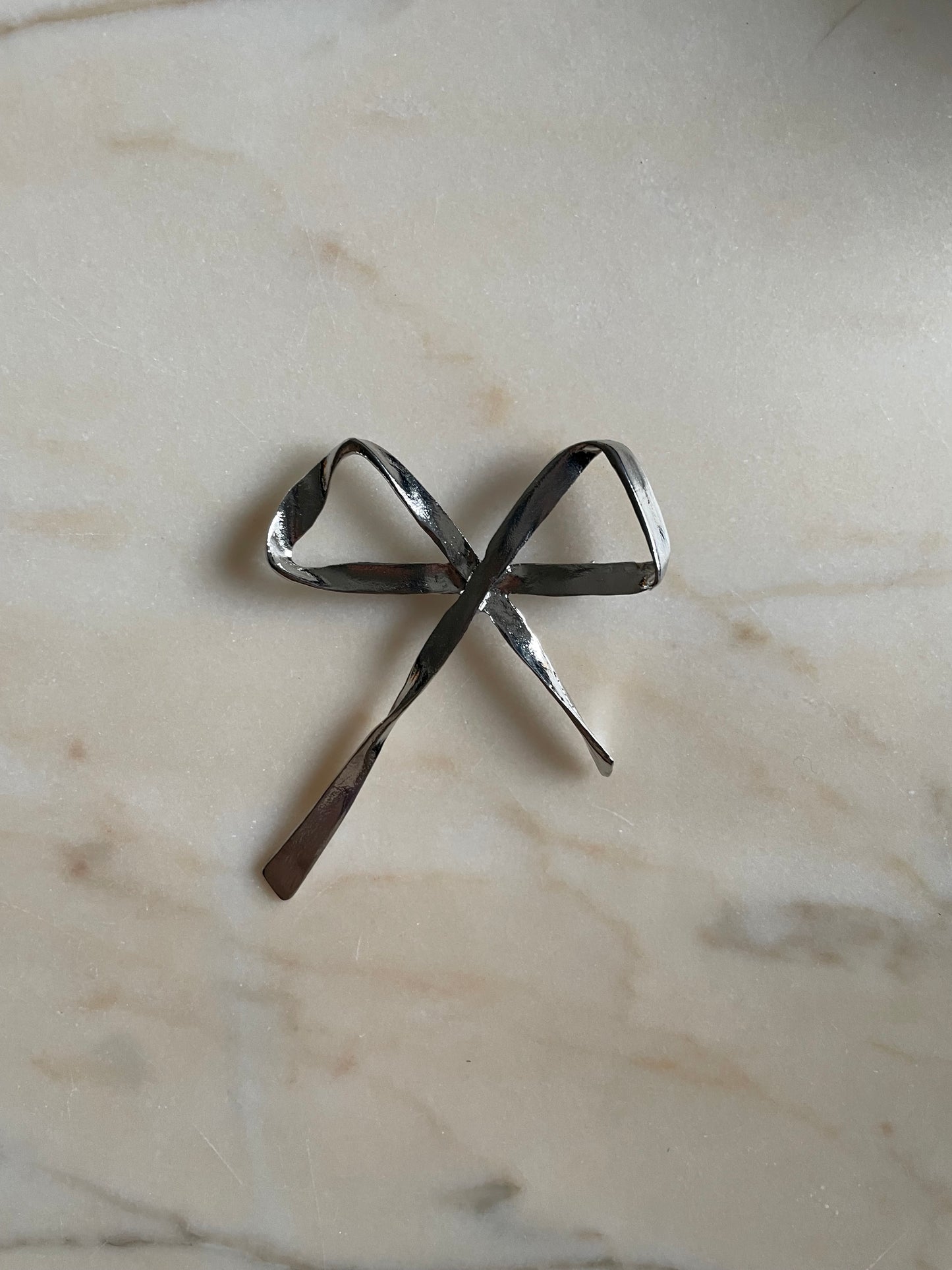 Ribbon Bow Brooch silver