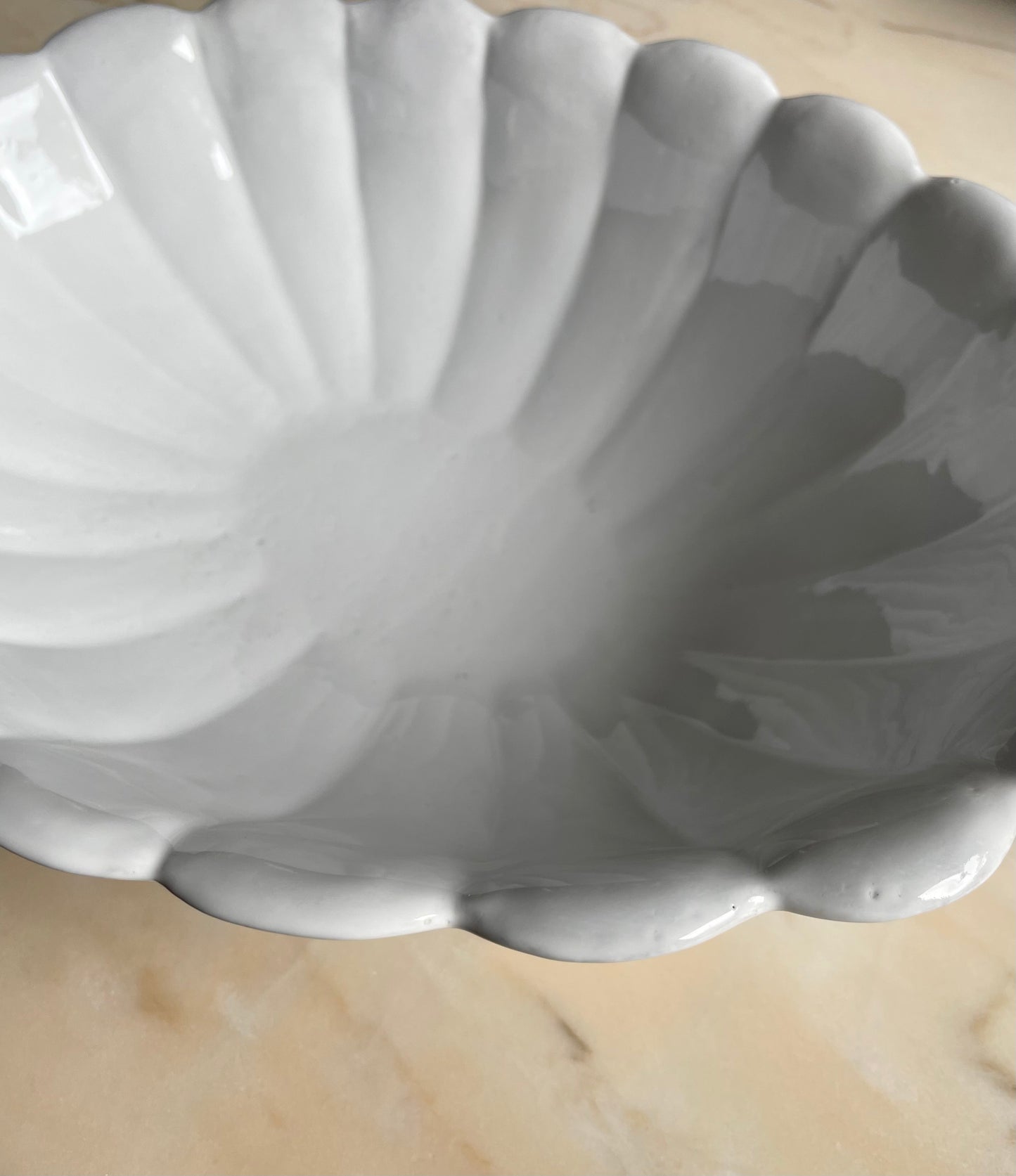 Marguerite large platter on low stand