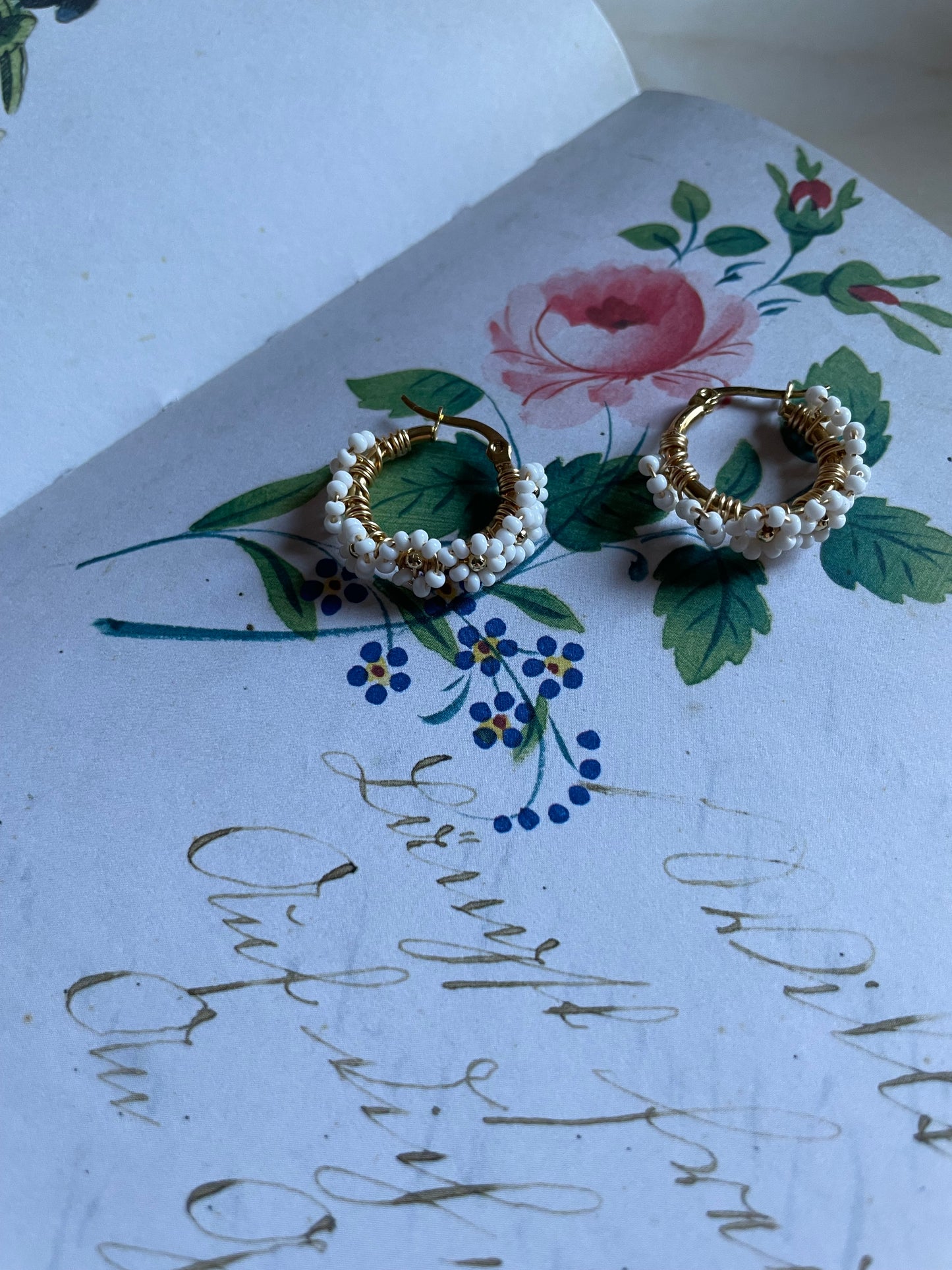 Floralia ear hoop white