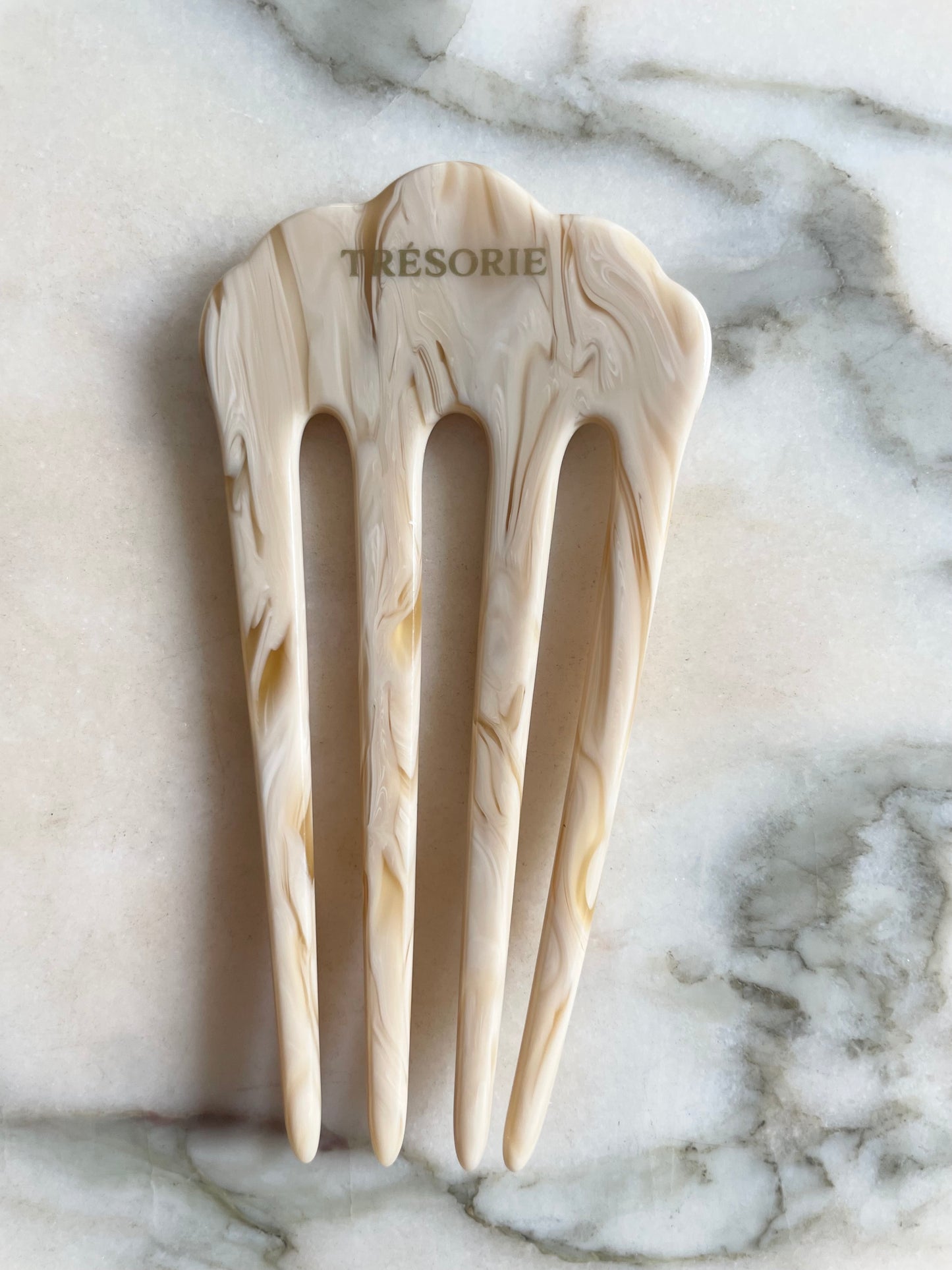 Emelie hair comb Cream