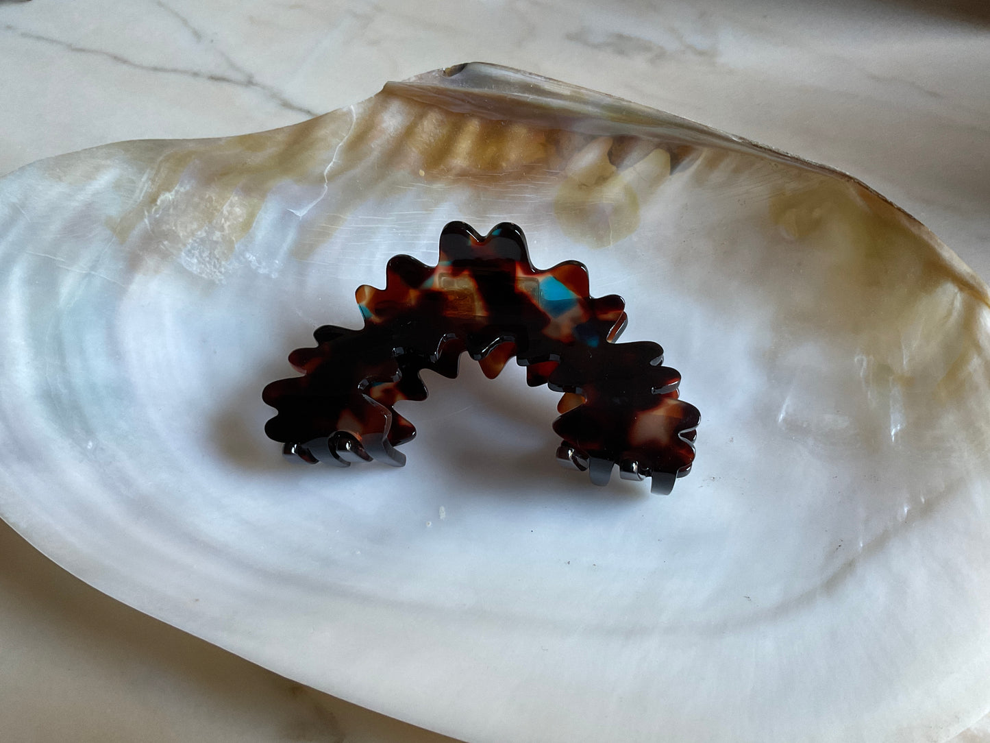 Della hair claw brown