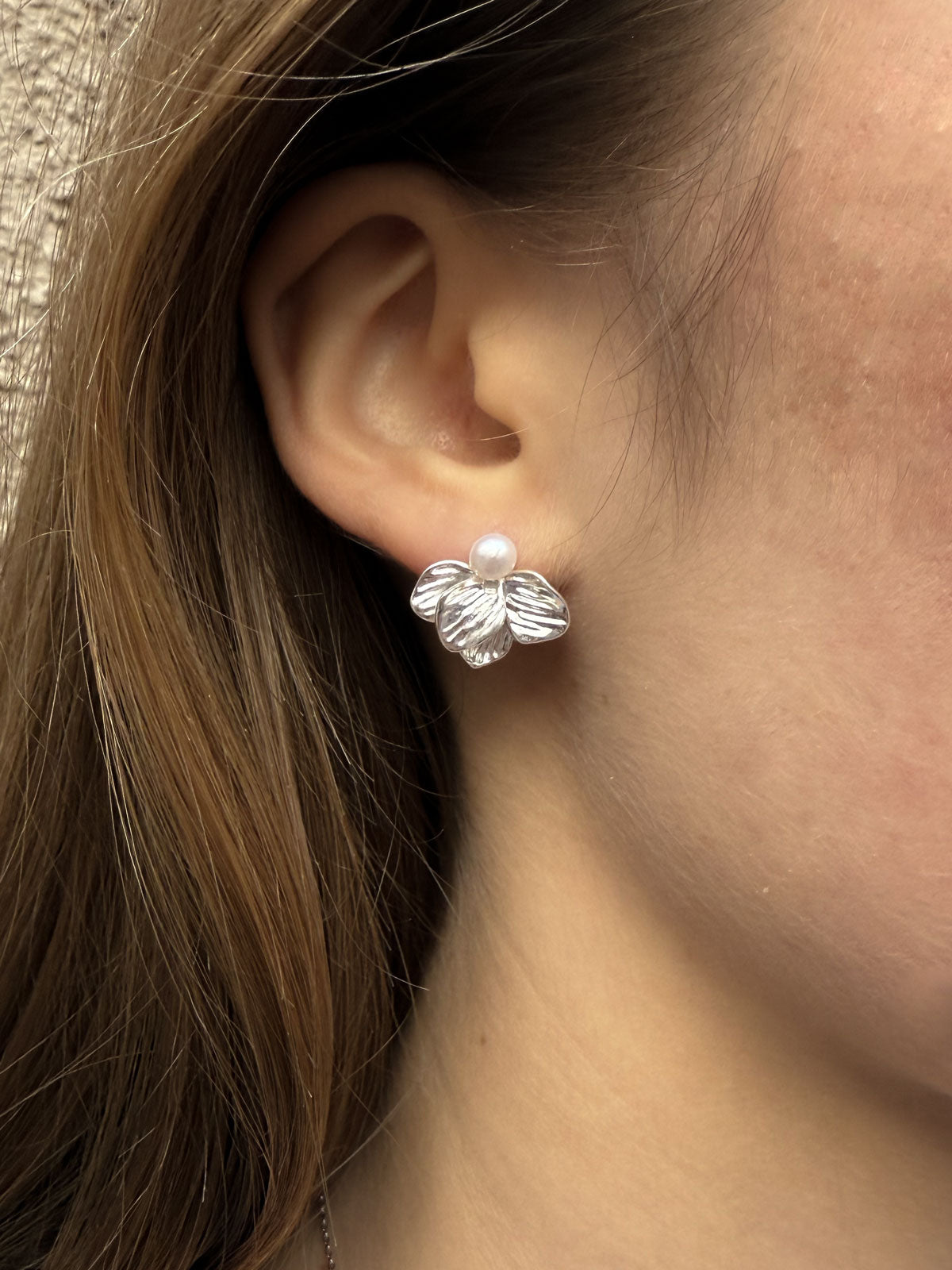 Blossom pearl stud earring