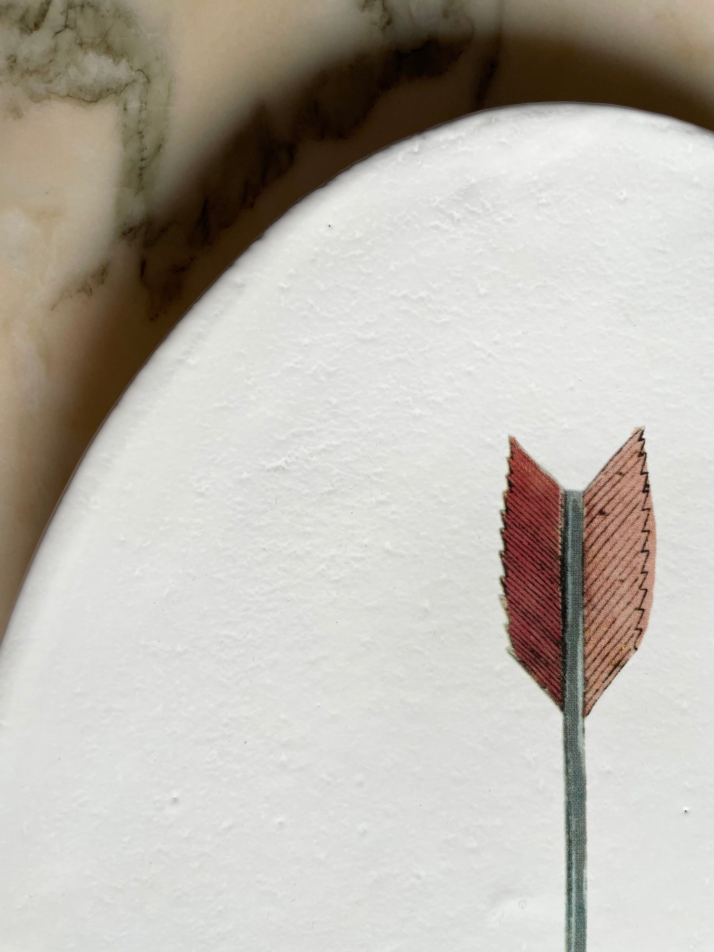 Oval arrow platter