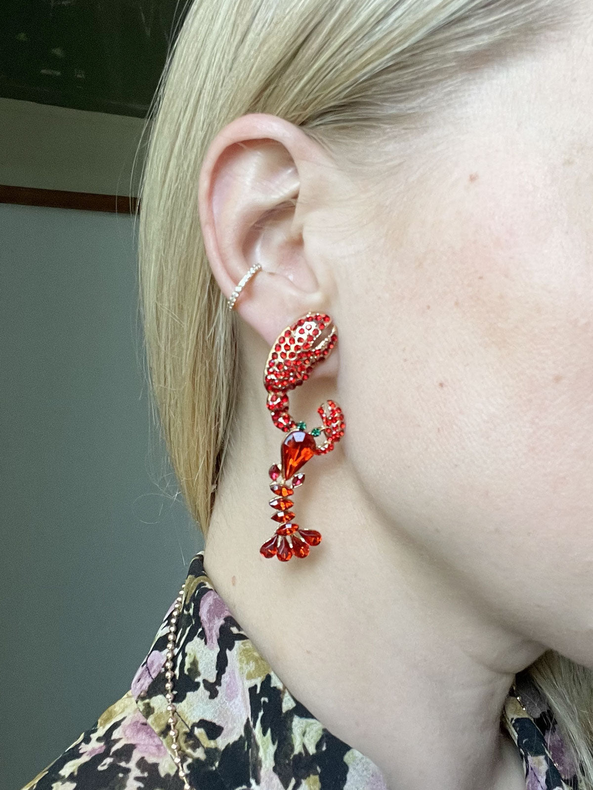 Crayfish earring red