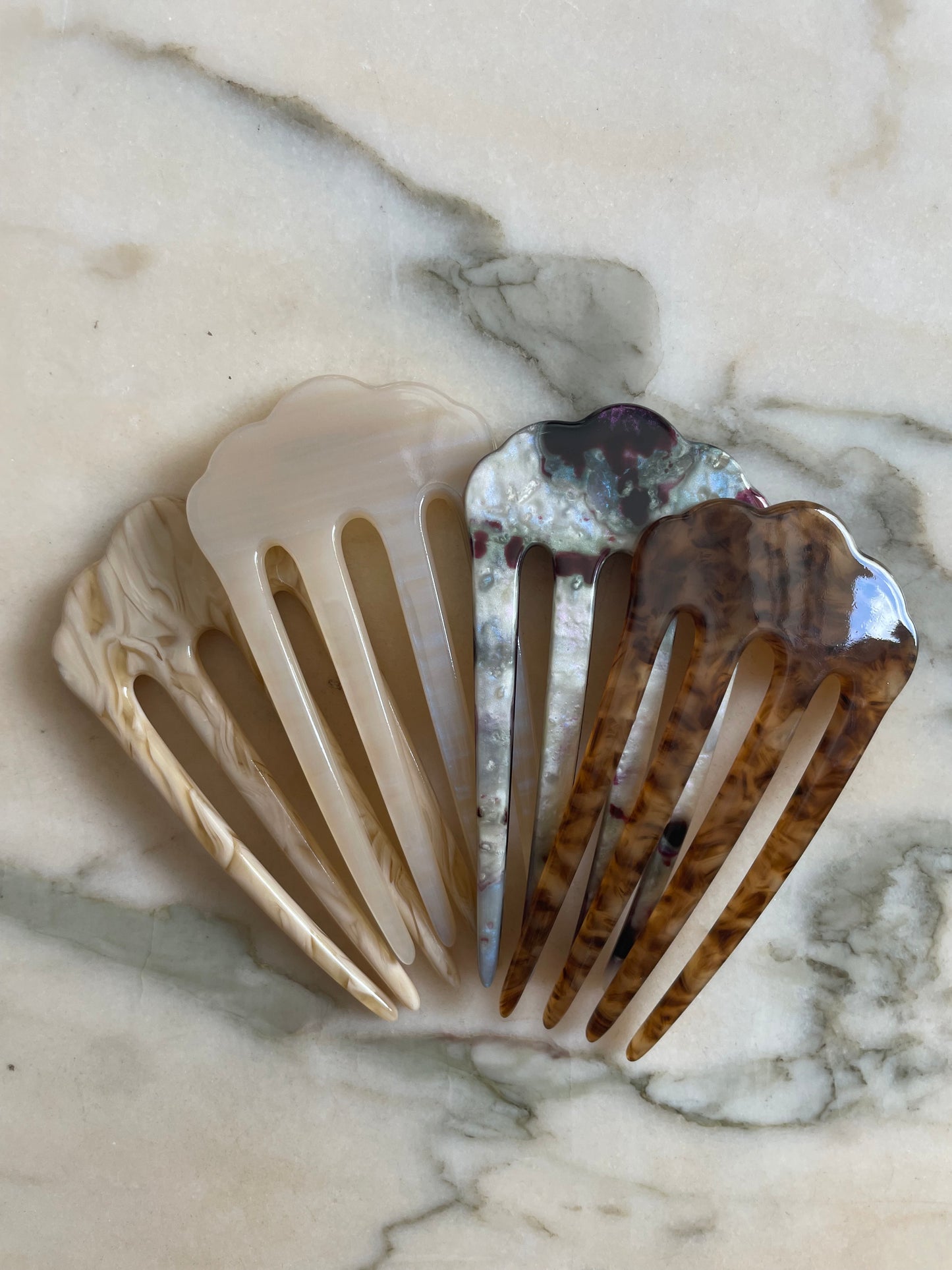 Emelie hair comb Cream