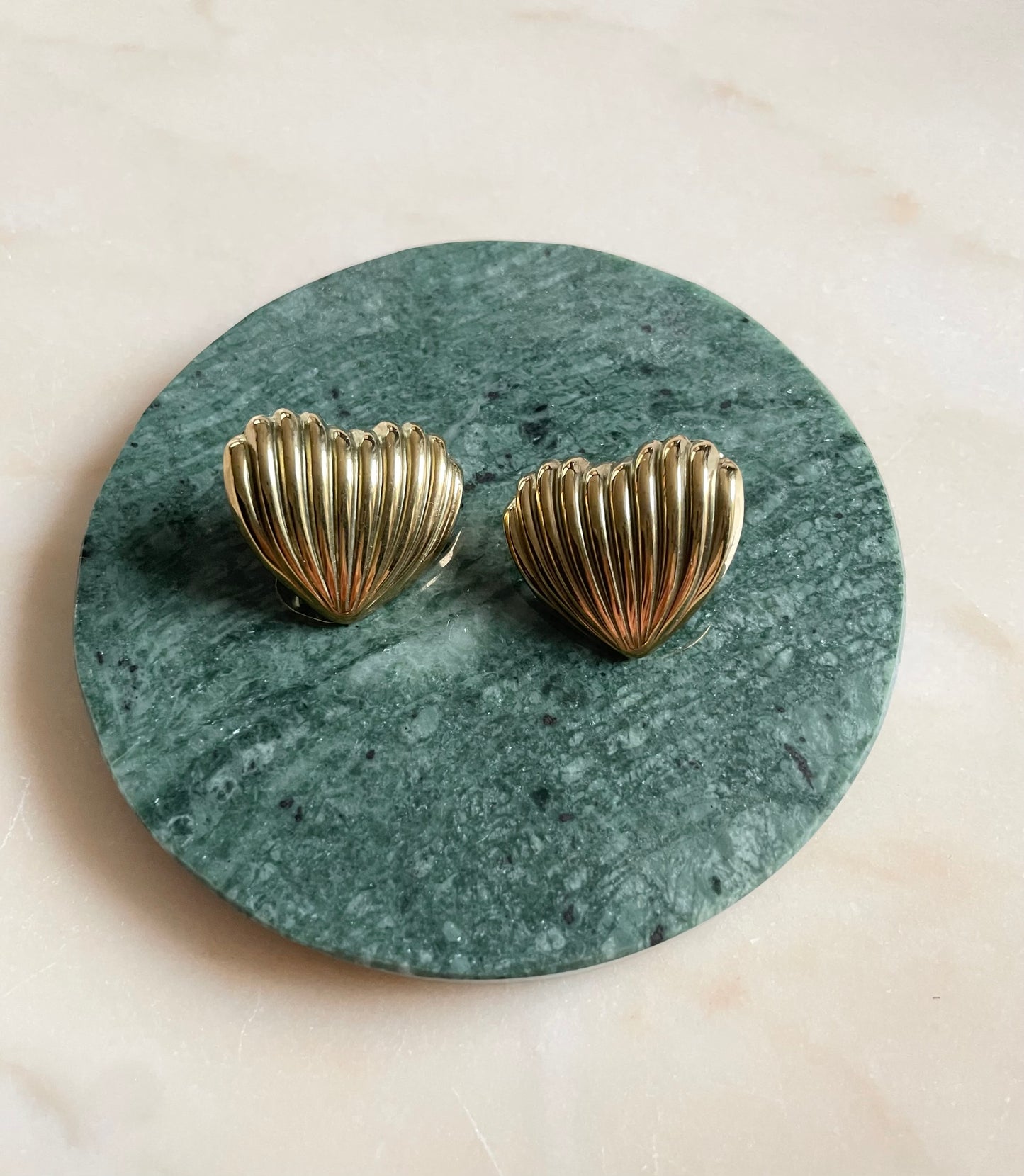 Bold Heart earring gold