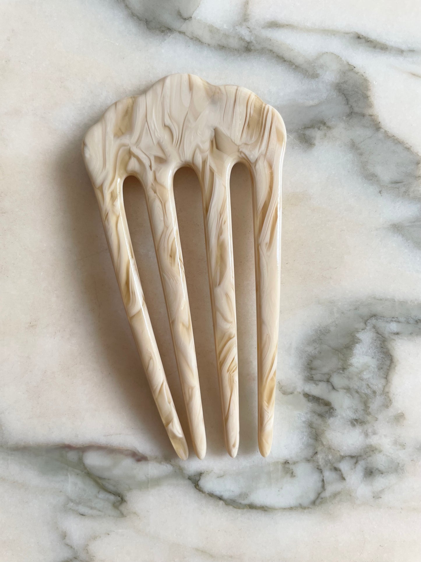 Emelie hair comb Cream