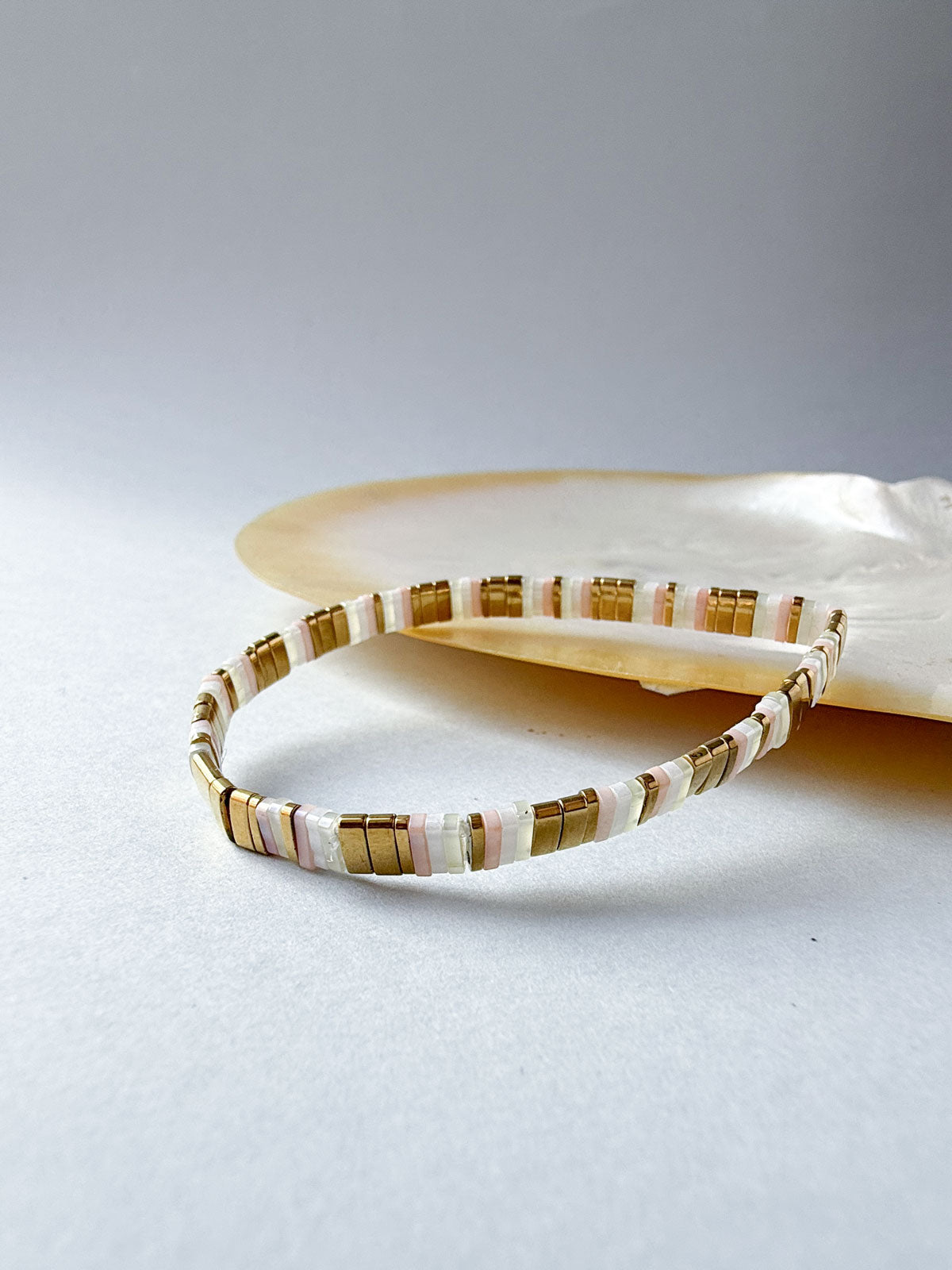 Glass tile bracelet Gold + pearly white & blush