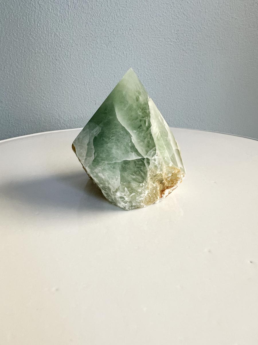 Green fluorite point