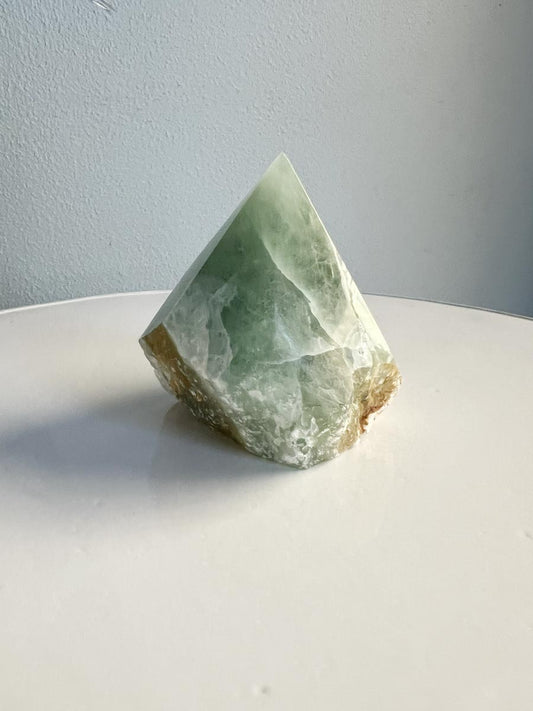 Green fluorite point