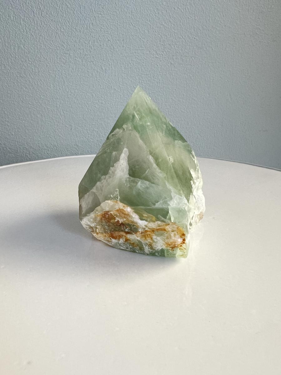 Green fluorite point