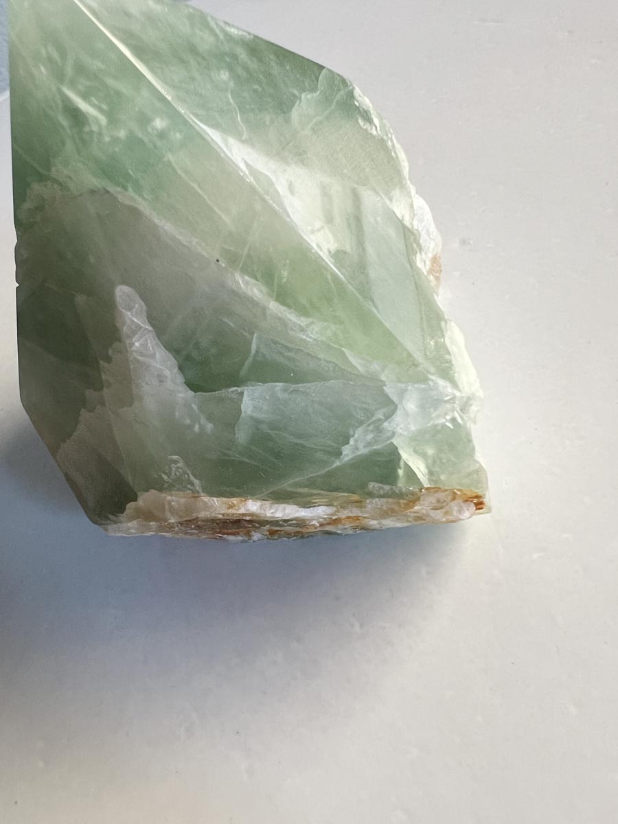 Green fluorite point