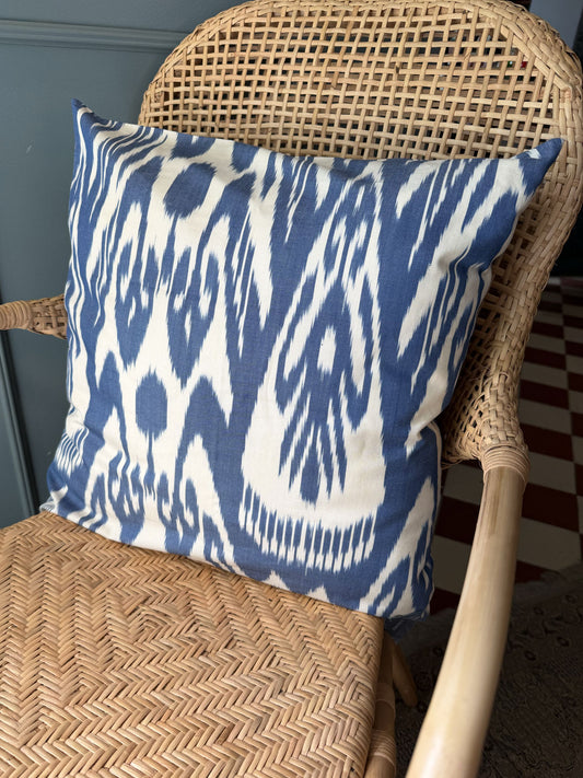 Ikat cushion cover blue & ecru 50 x 50 cm