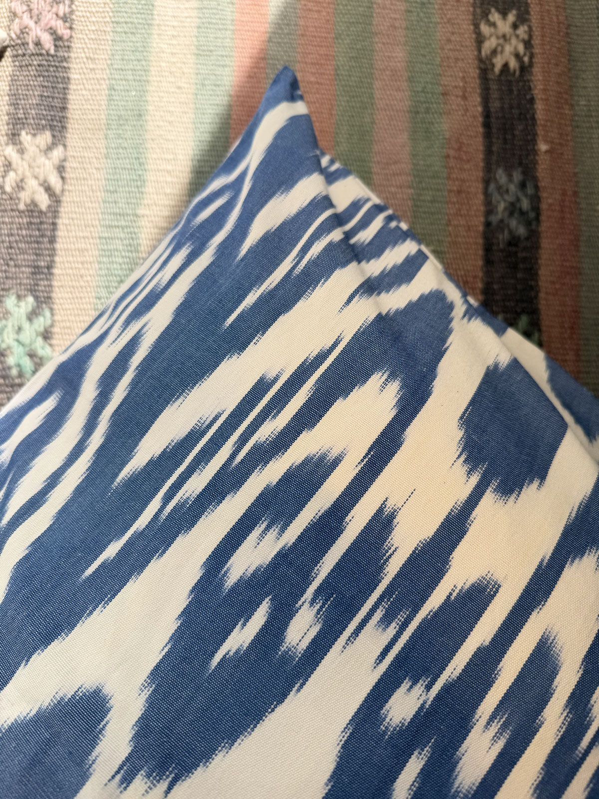 Ikat cushion cover blue & ecru 50 x 50 cm