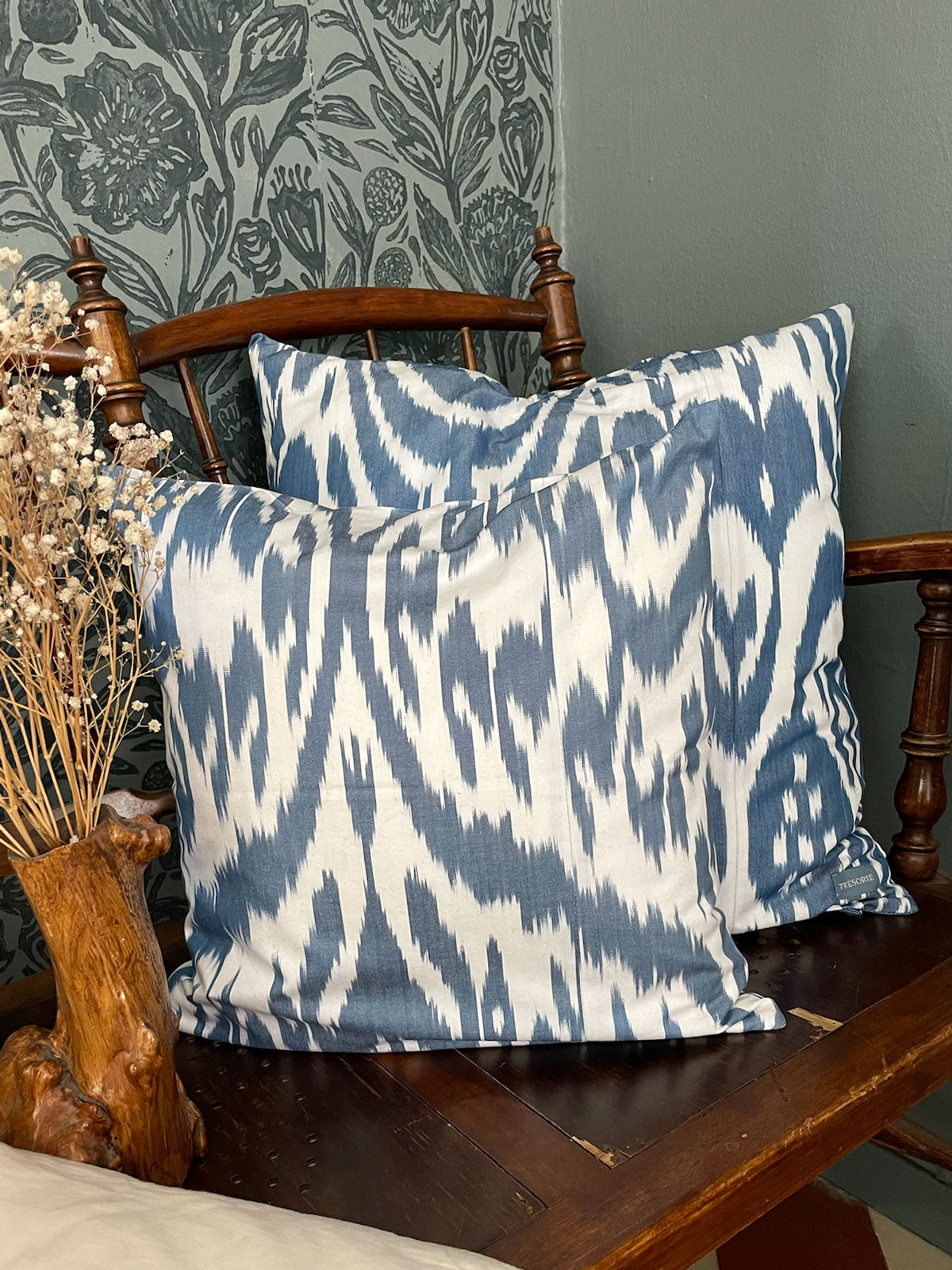 Ikat cushion cover blue and white 50 x 50 cm