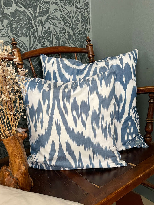 Ikat cushion cover blue and white 50 x 50 cm