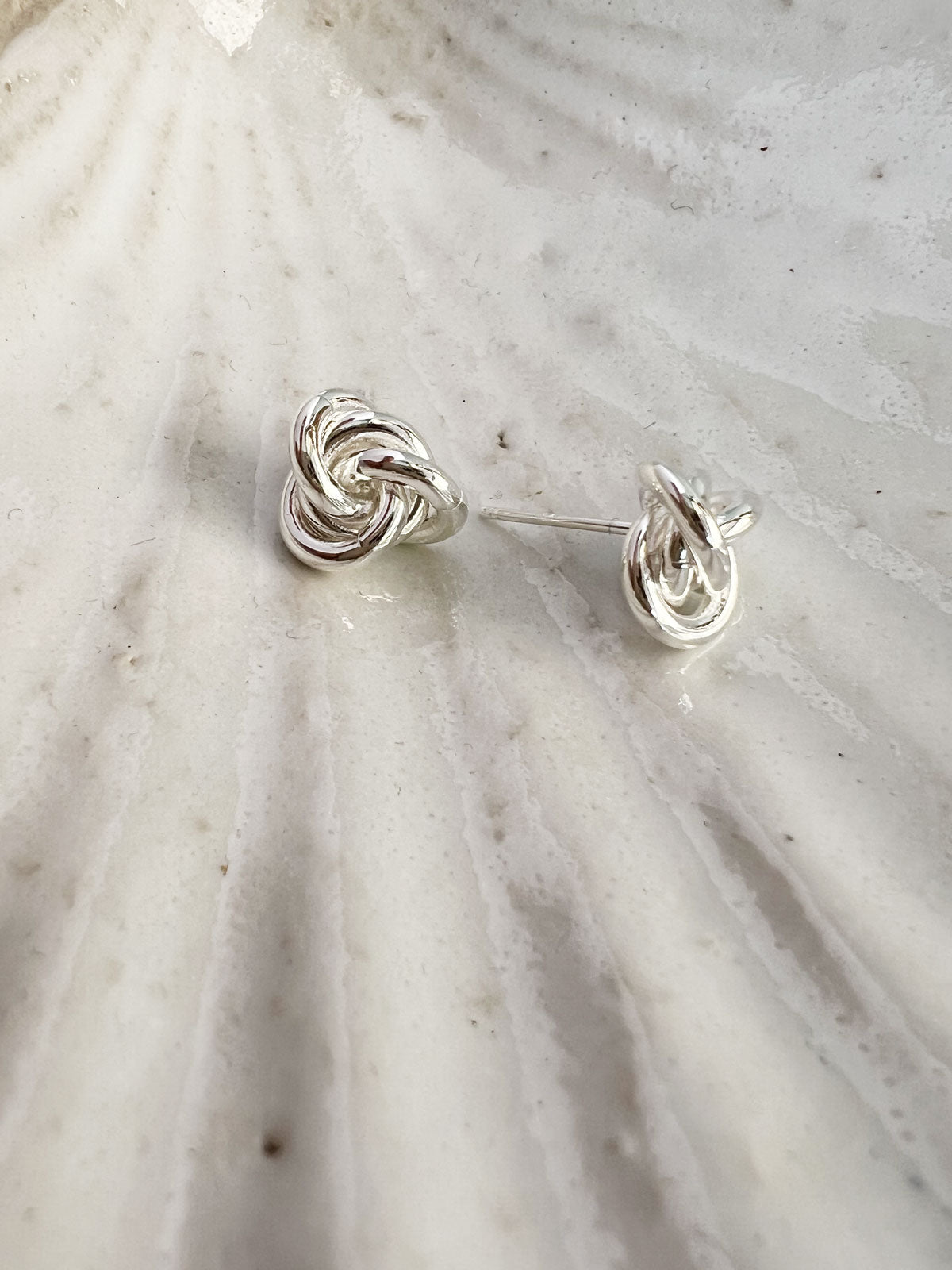 Knot earring silver