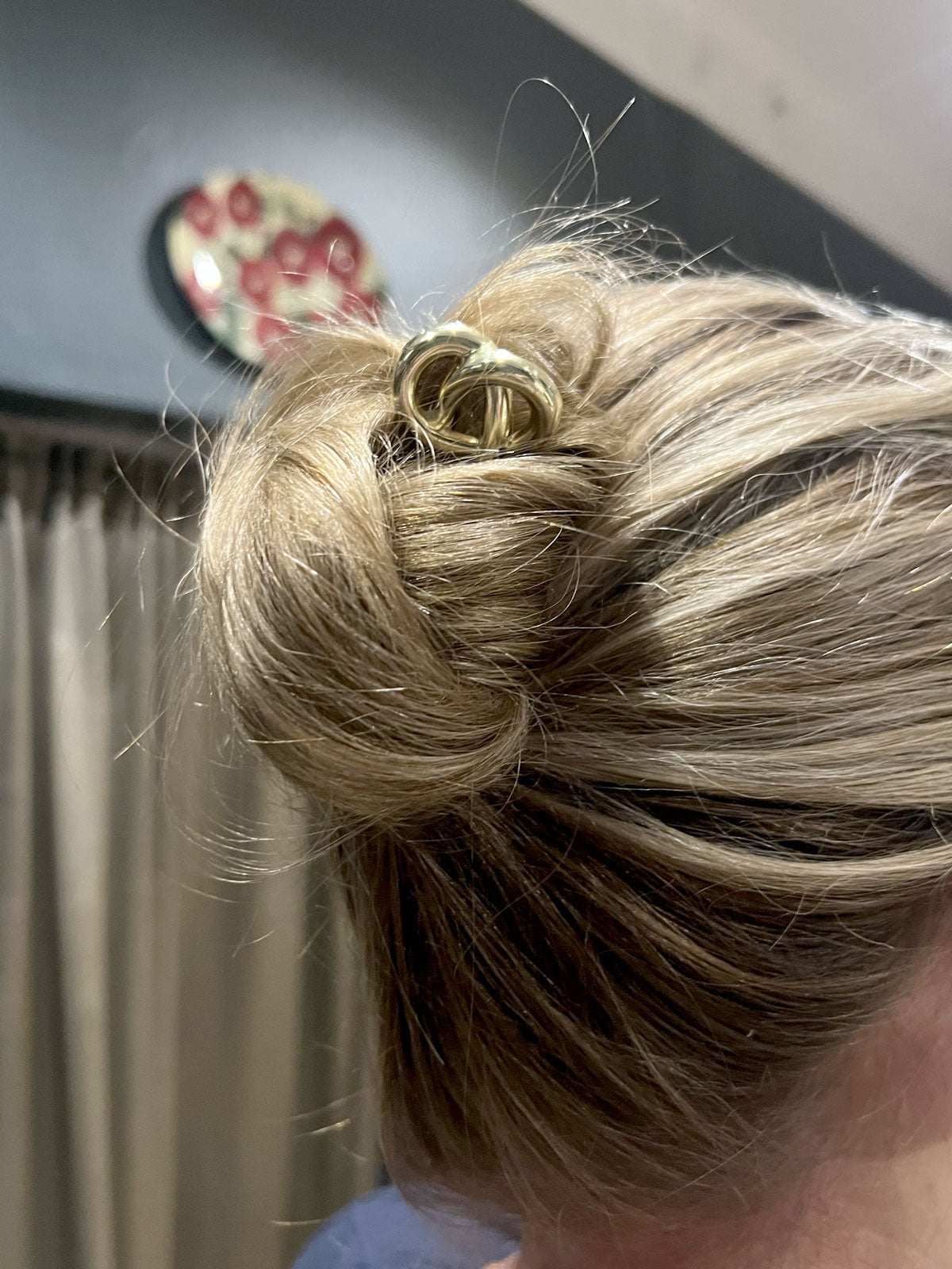 Knot hair pin gold