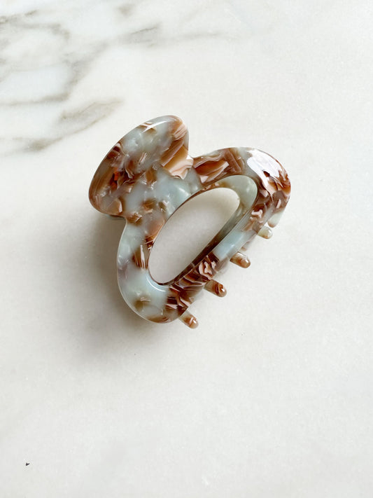 Lola hair claw brown