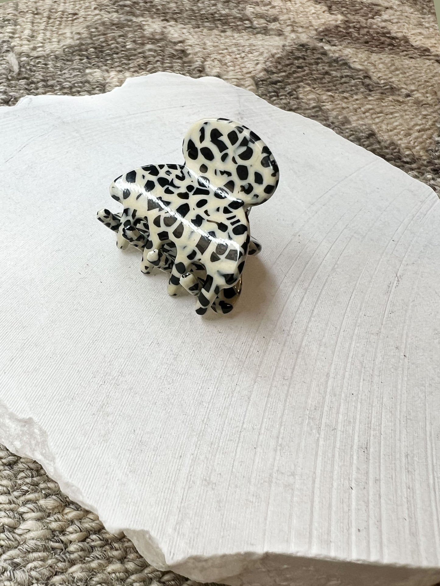 Lola mini hair claw black spots