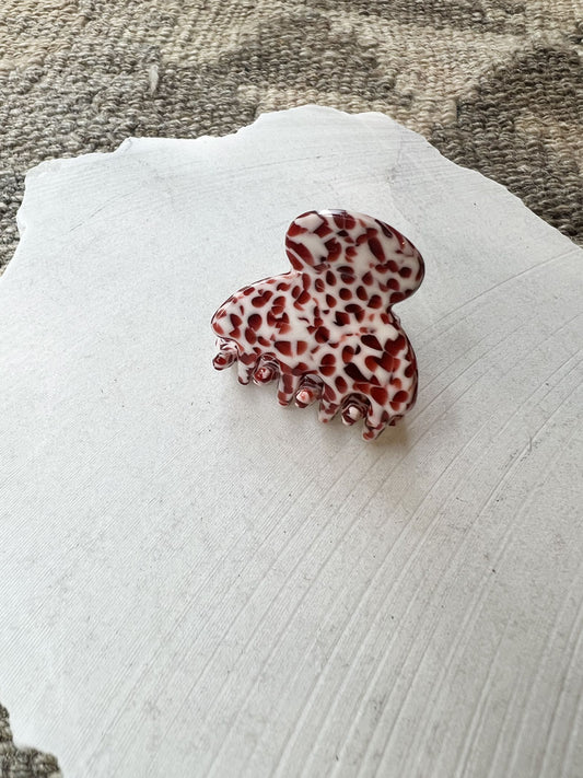 Lola mini hair claw red spots