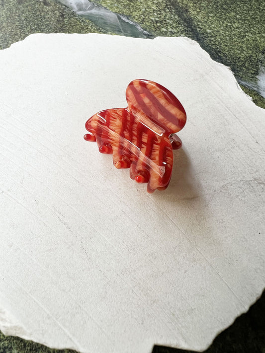 Lola mini hair claw red stripes