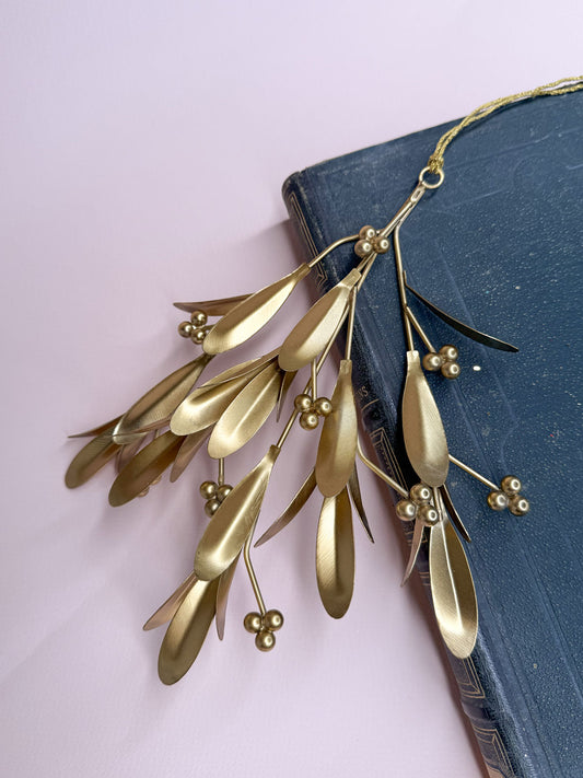 Metal mistletoe decoration