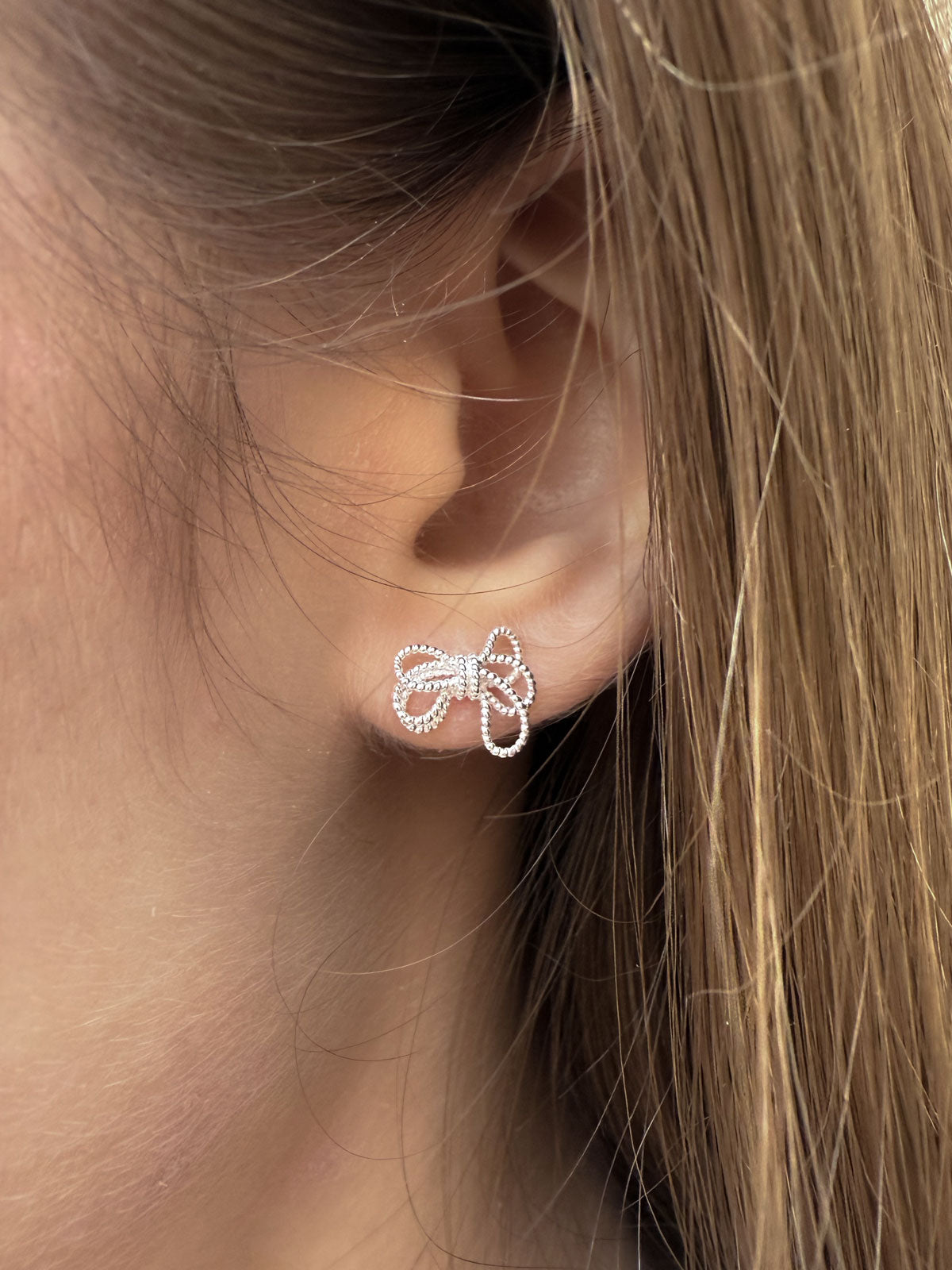 Ribbon bow earring