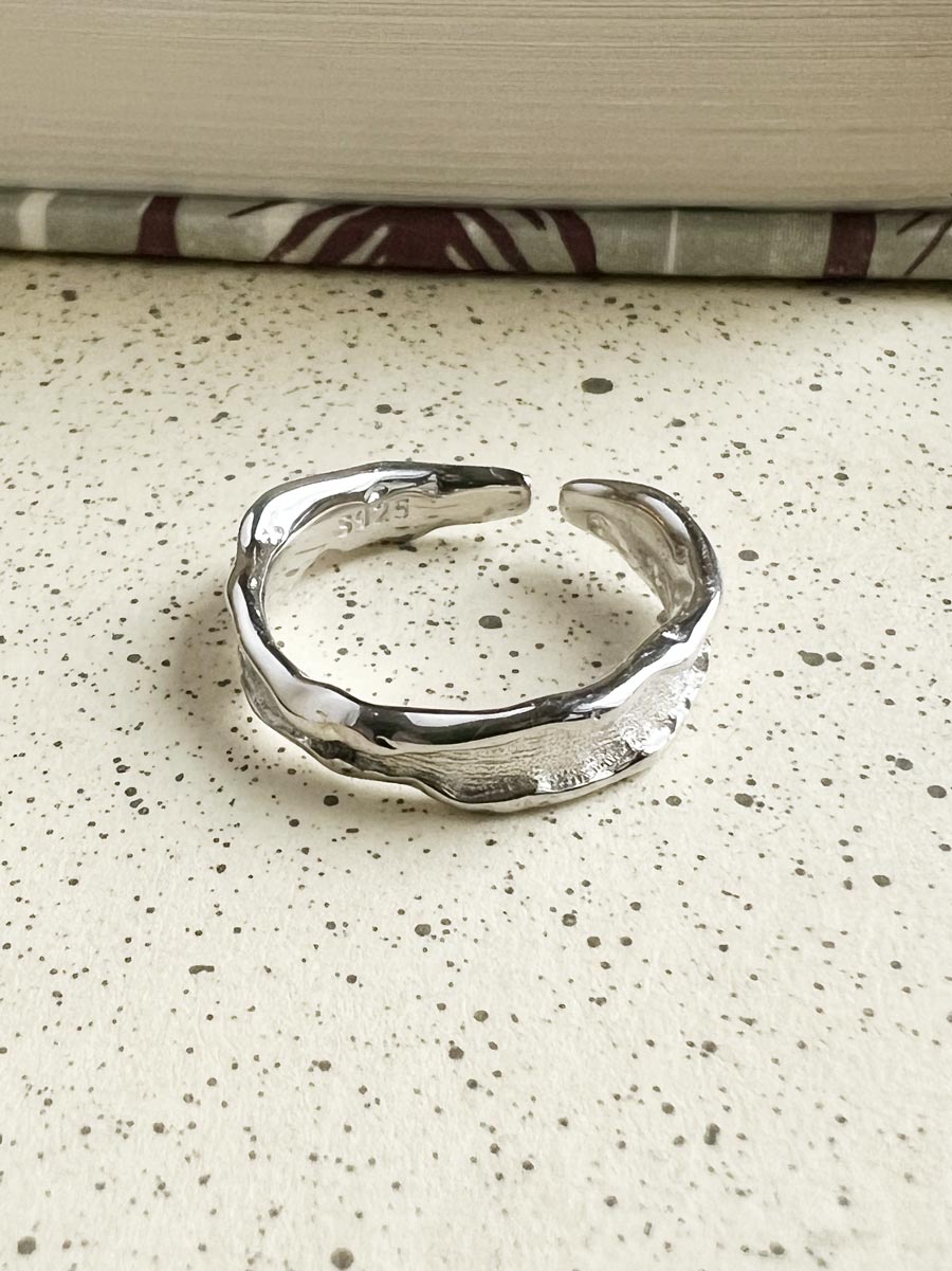 River ring silver